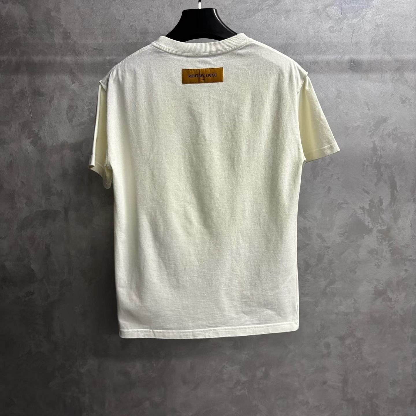 Louis Vuitton Louis Vuitton White Embroidered Graffiti T-shirt Size XS / US 0-2 / IT 36-38 - 2 Thumbnail
