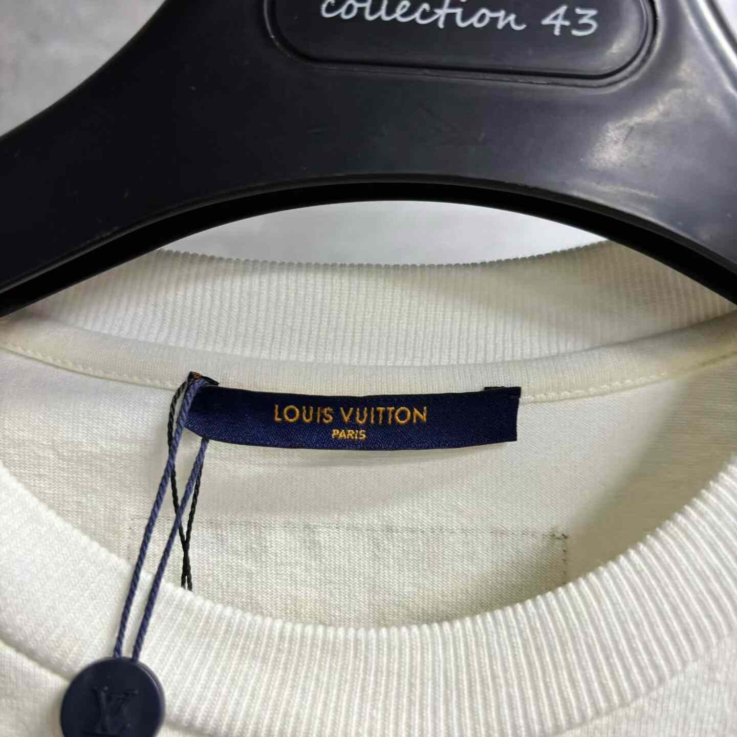 Louis Vuitton Louis Vuitton White Embroidered Graffiti T-shirt Size XS / US 0-2 / IT 36-38 - 4 Thumbnail