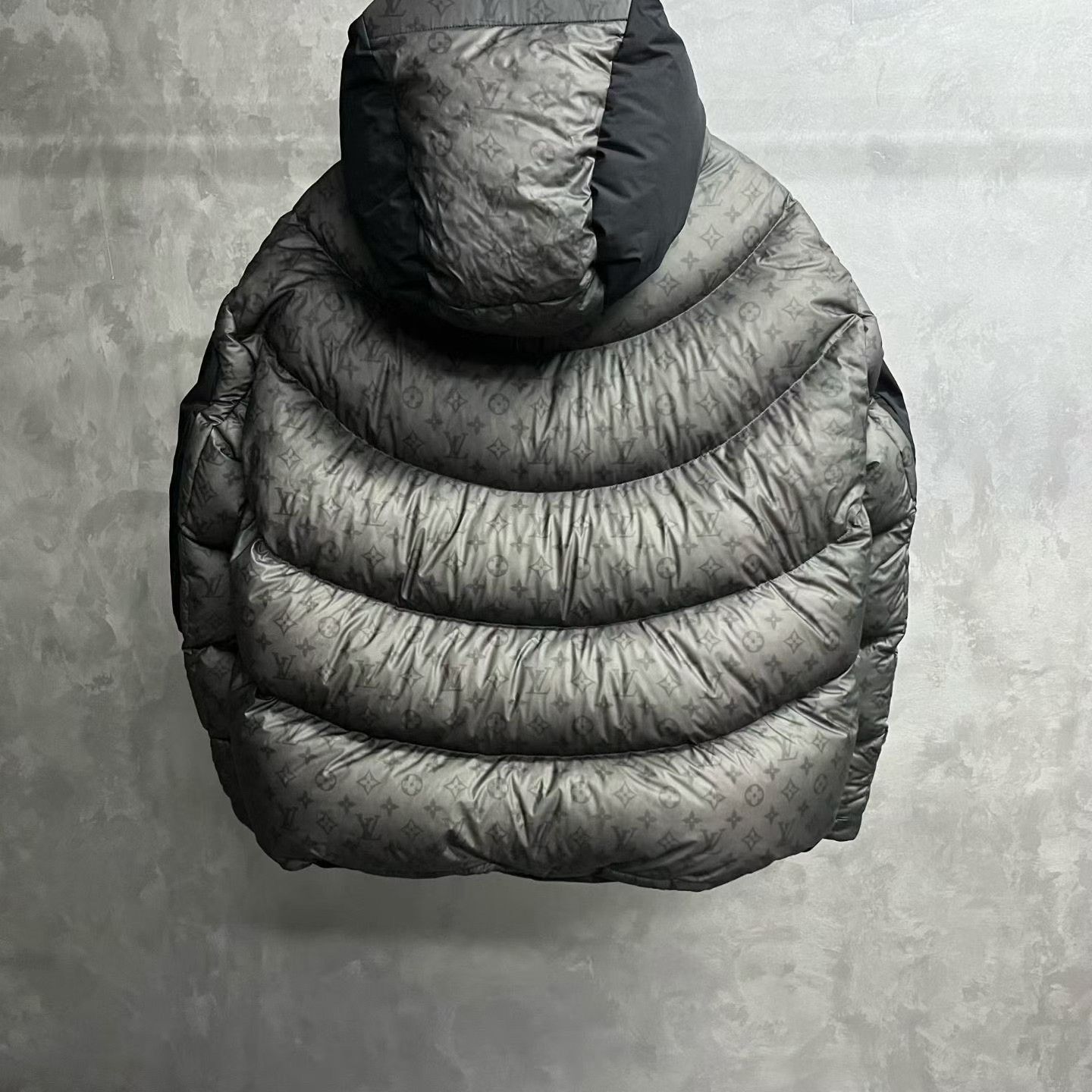 Louis Vuitton Louis Vuitton Gray Puffy Hooded Down Jacket Size US L / EU 52-54 / 3 - 2 Thumbnail