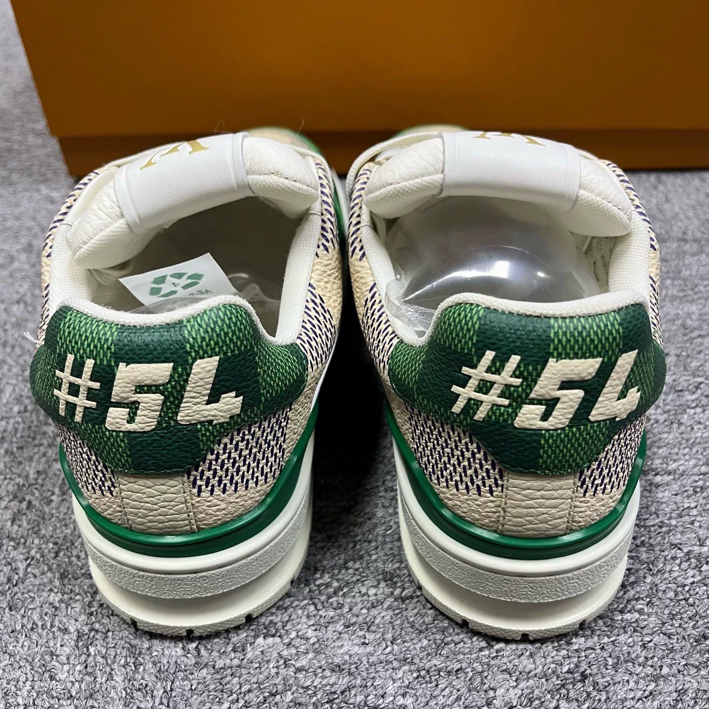 Louis Vuitton Louis Vuitton White Green Low-Top Sneakers Size US 5.5 / IT 35.5 - 4 Thumbnail