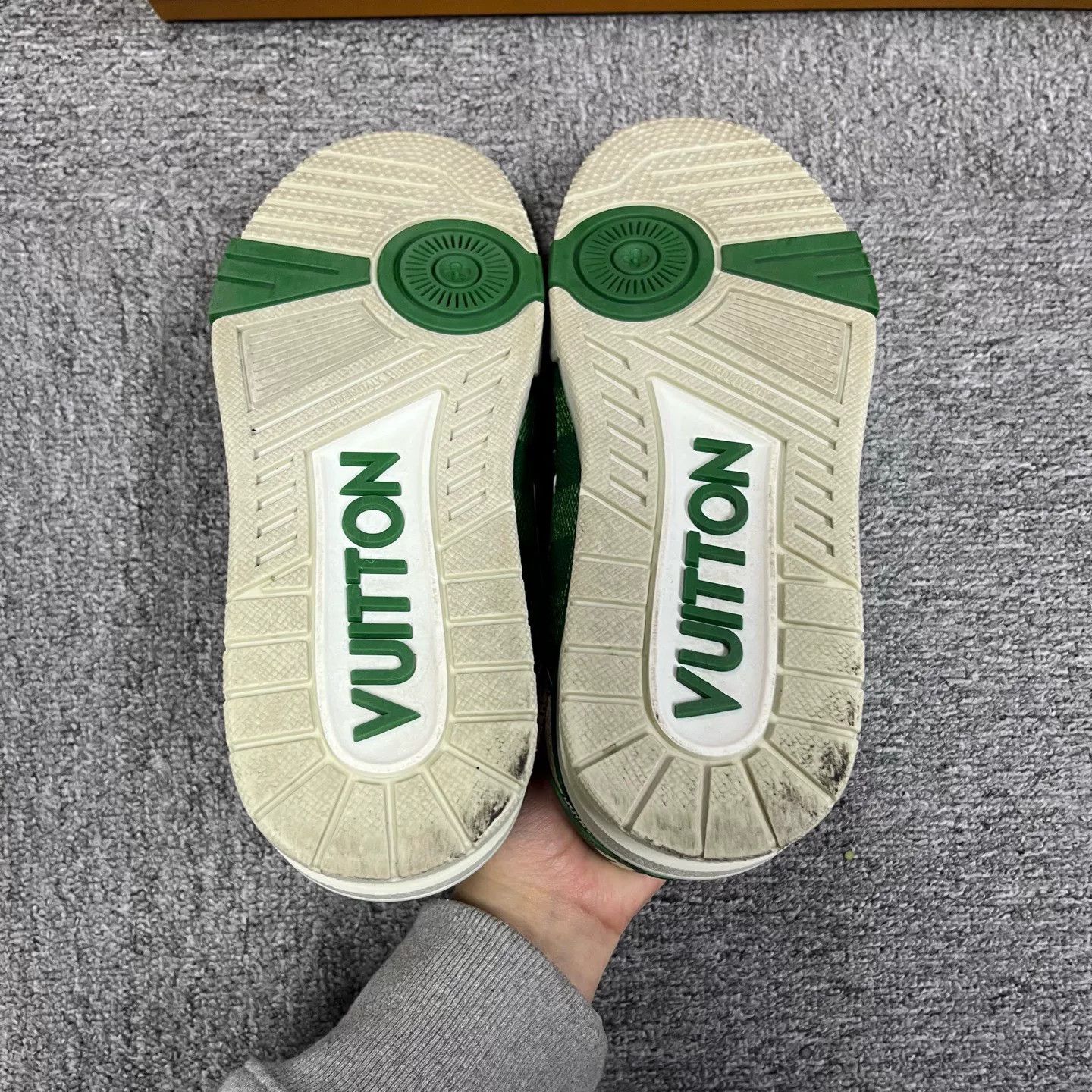 Louis Vuitton Louis Vuitton White Green Low-Top Sneakers Size US 5.5 / IT 35.5 - 5 Thumbnail