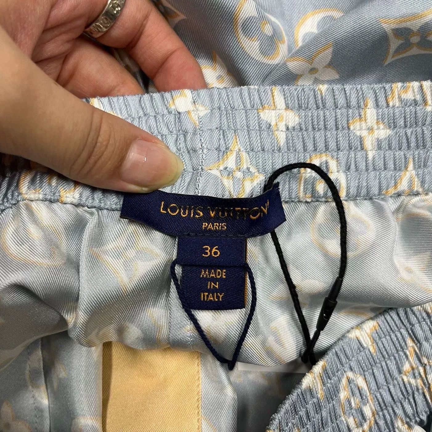 Louis Vuitton Louis Vuitton Blue Logo Stripe Casual Shorts Size US 34 / EU 50 - 6 Thumbnail