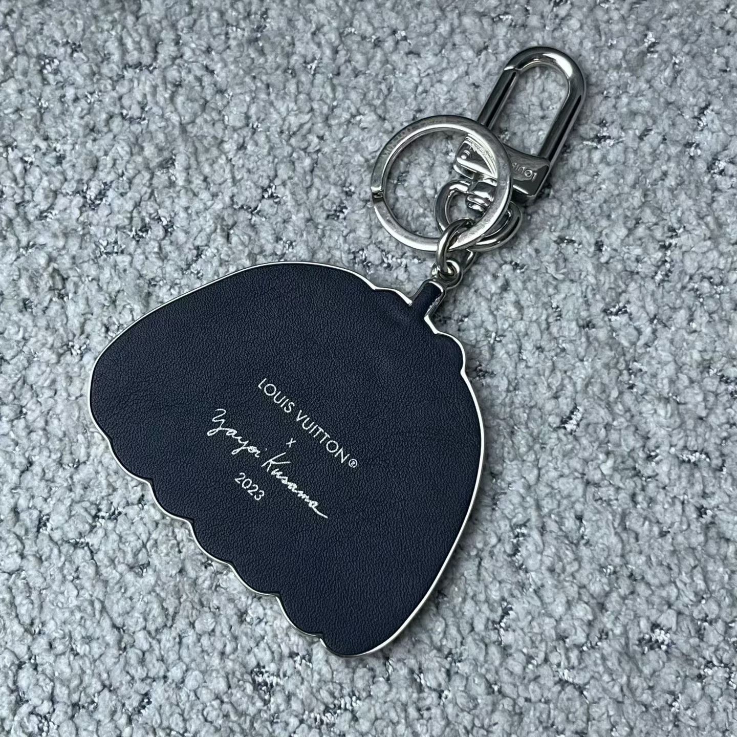 Louis Vuitton Louis Vuitton Blue Leather Metal Keychain Size ONE SIZE - 3 Thumbnail