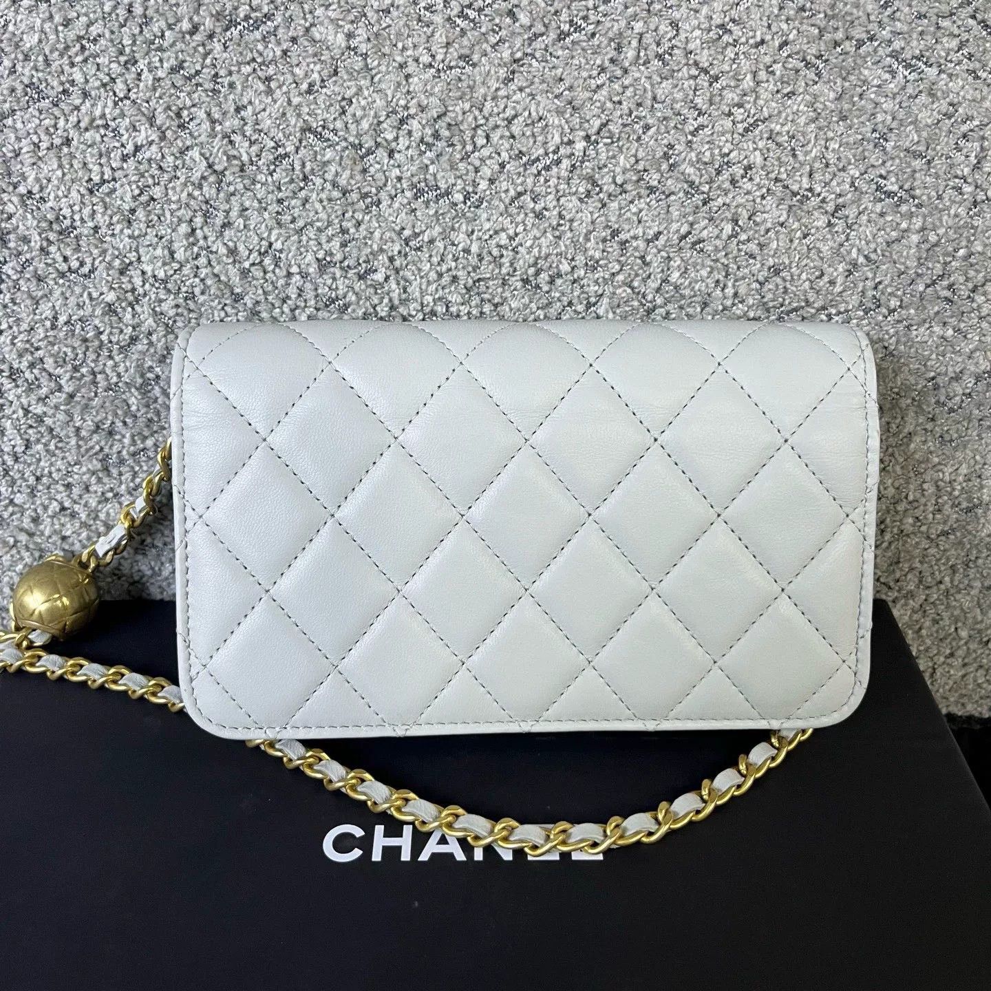 Chanel Chanel Quilted Flap Chain Bag Gold Clasp Size ONE SIZE - 4 Thumbnail