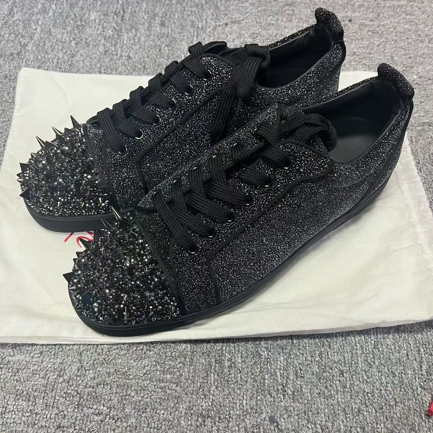 Christian Louboutin Christian Louboutin Black Leather Low-Top Sneakers Size US 11 / EU 44 - 2 Thumbnail