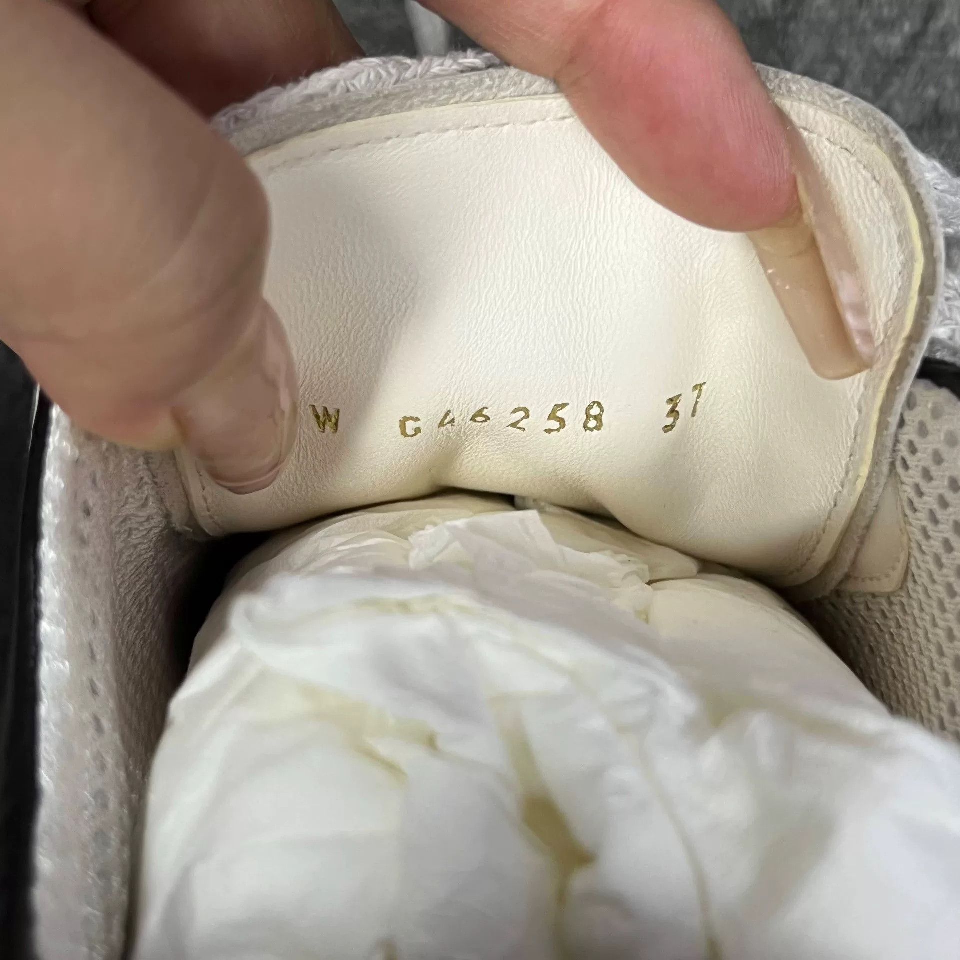 Chanel Chanel 25 White Black Calf Leather Low-Top Size US 6 / IT 36 - 5 Thumbnail