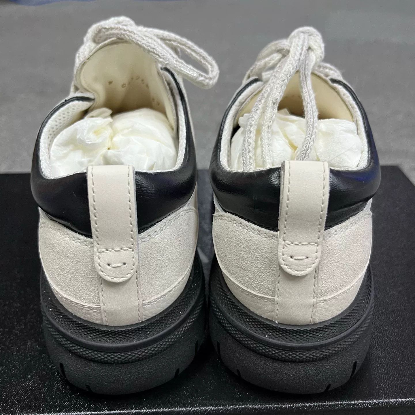 Chanel Chanel 25 White Black Calf Leather Low-Top Size US 6 / IT 36 - 3 Thumbnail