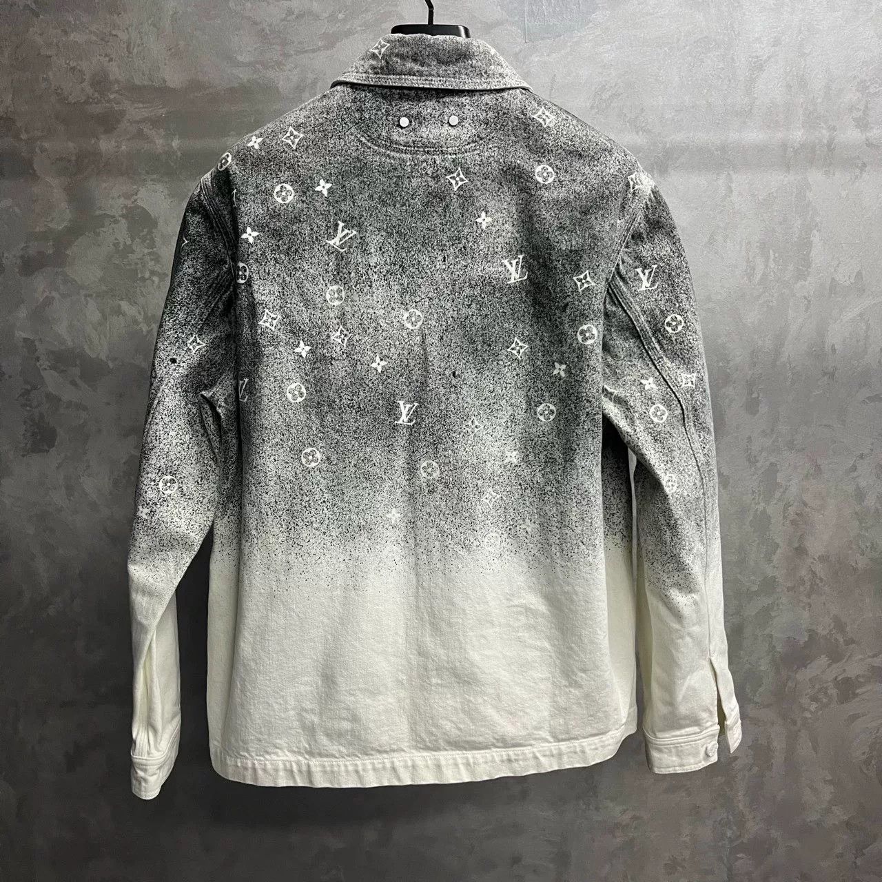 Louis Vuitton Louis Vuitton Gray Starry Gradient Denim Shirt Size US L / EU 52-54 / 3 - 2 Thumbnail
