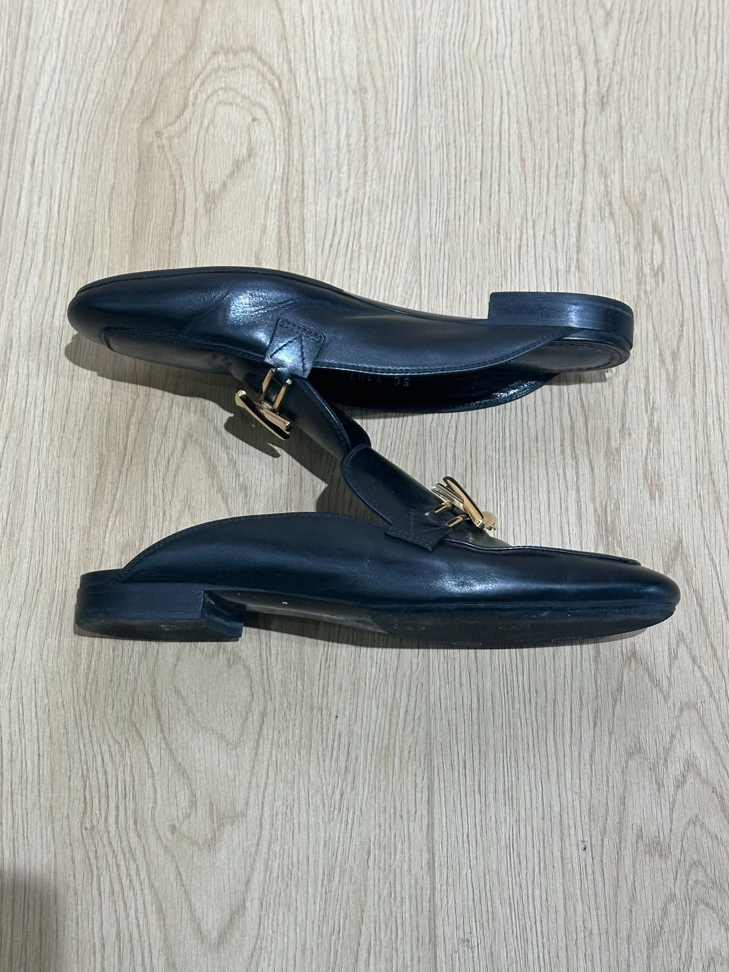 Louis Vuitton Louis Vuitton Black Sandals us_5 Women Size US 5 / IT 35 - 5 Thumbnail