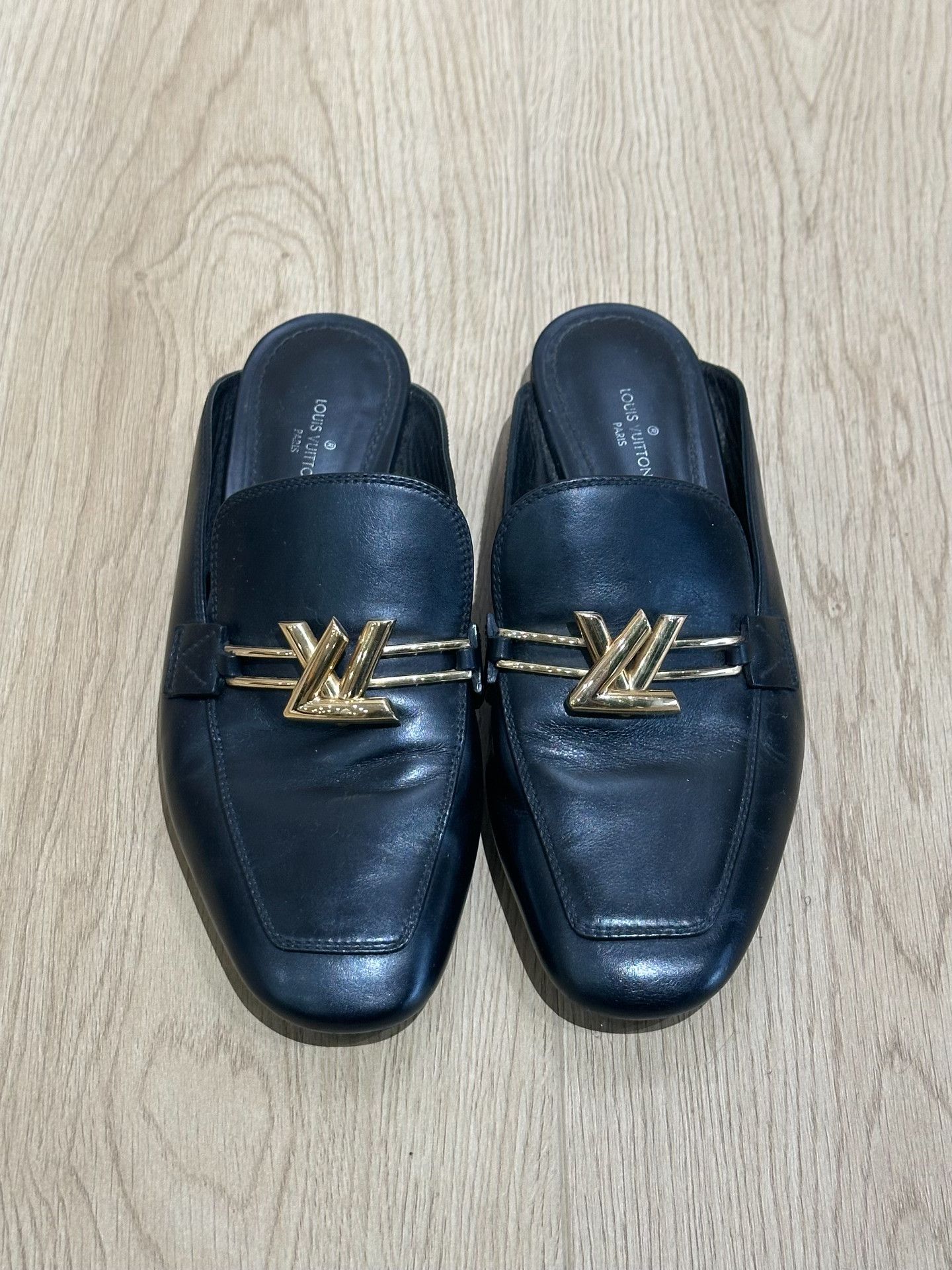 Louis Vuitton Louis Vuitton Black Sandals us_5 Women Size US 5 / IT 35 - 2 Thumbnail
