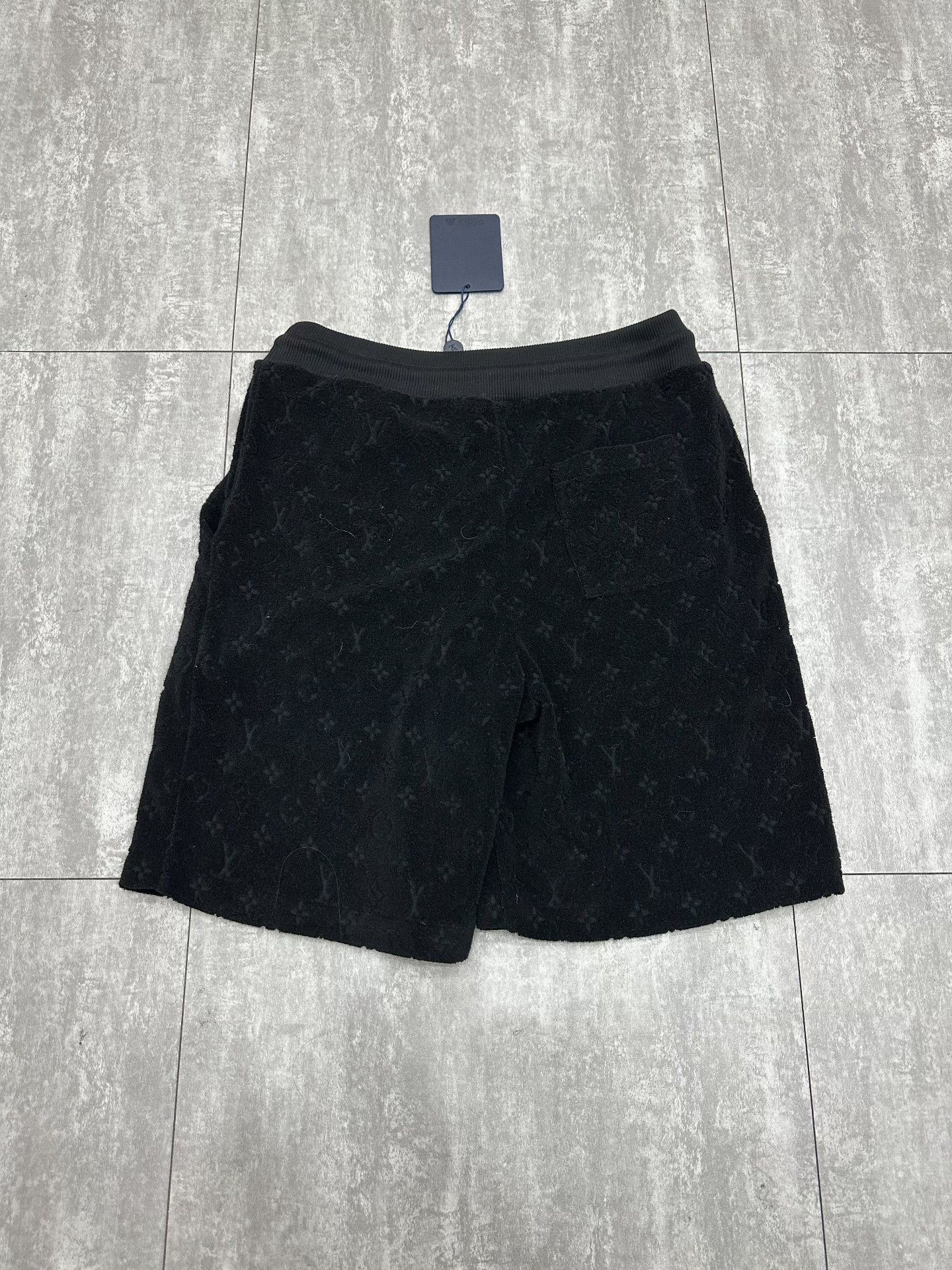 Louis Vuitton Louis Vuitton Black Shorts 28 Men Size US 28 / EU 44 - 2 Thumbnail