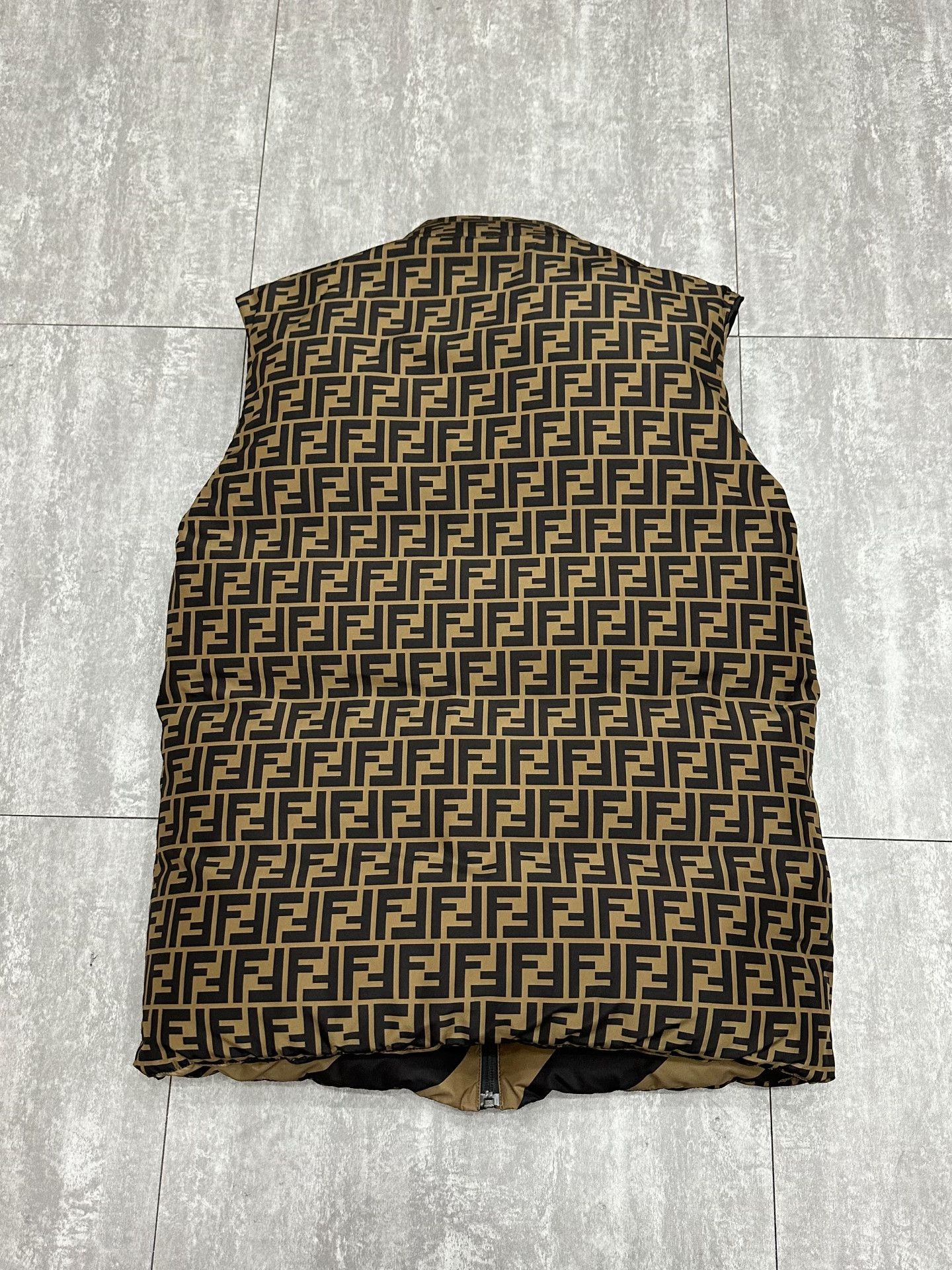 Fendi Fendi Down Tank Top l Men Size US L / EU 52-54 / 3 - 2 Thumbnail