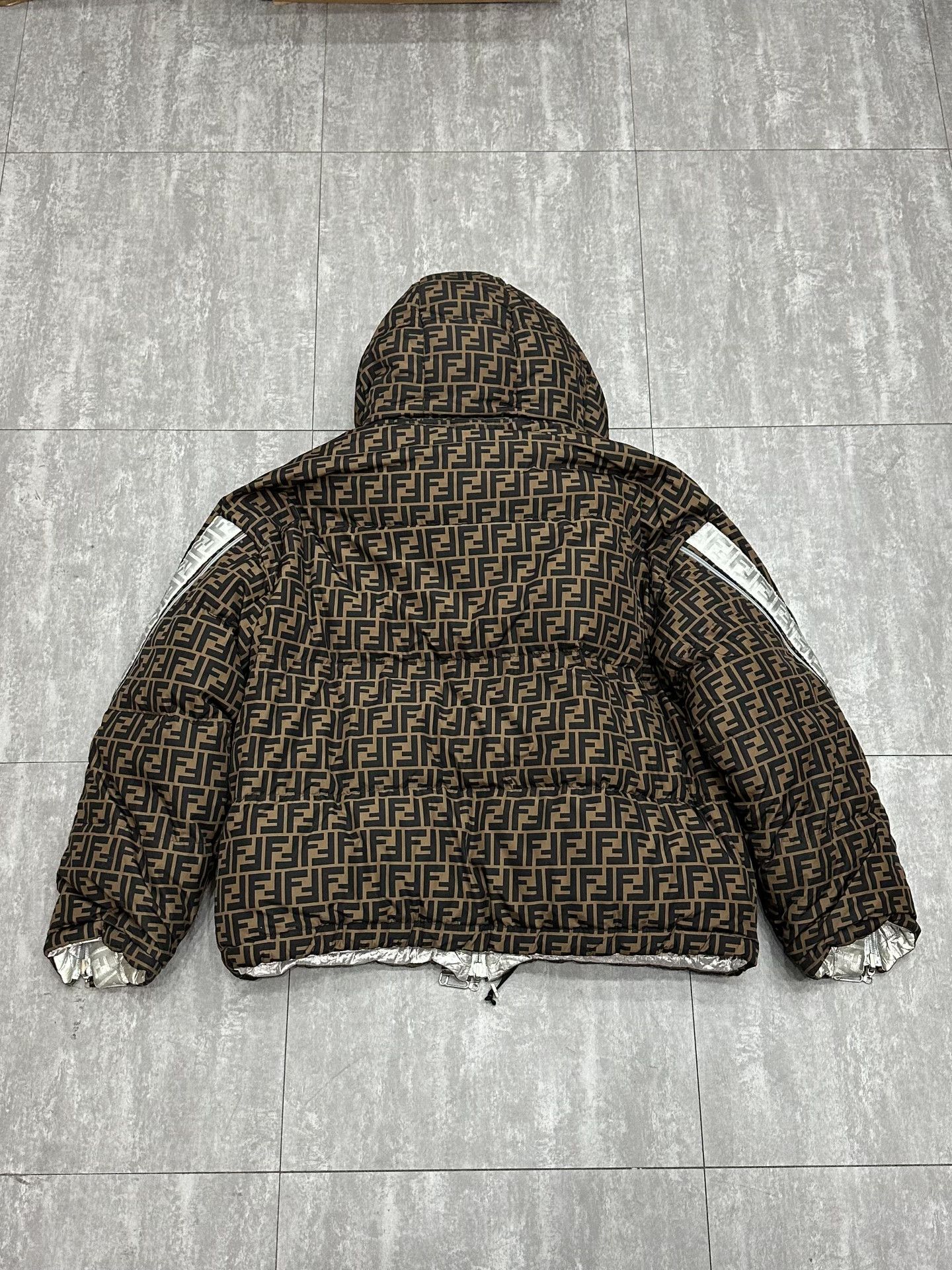 Fendi Fendi Down Multi Heavy Coat l Men Size US L / EU 52-54 / 3 - 2 Thumbnail