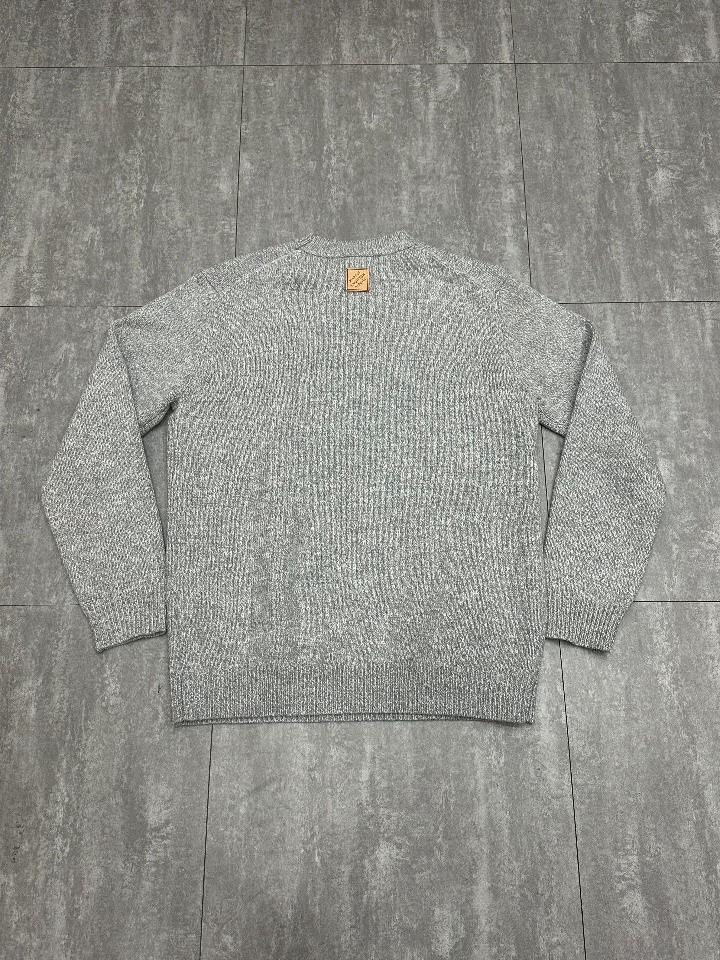 Louis Vuitton Louis Vuitton Embroidered Gray Sweater m Men Size US M / EU 48-50 / 2 - 2 Thumbnail
