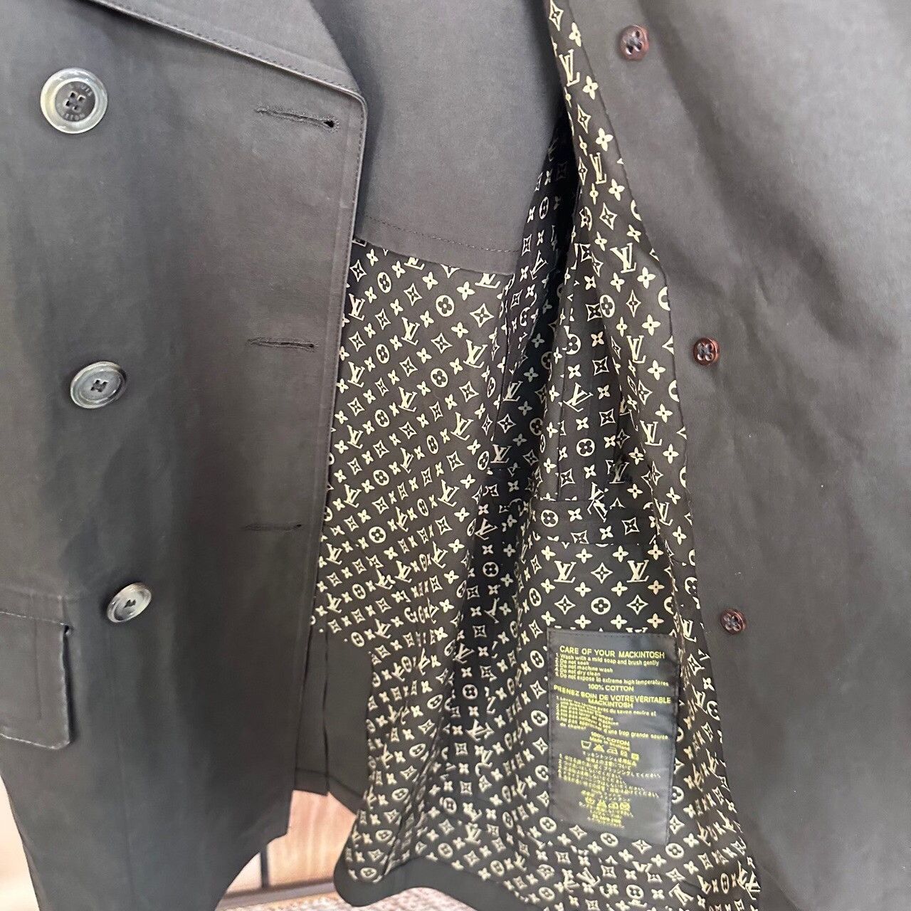 Louis Vuitton Louis Vuitton Coat XS Women Size XS / US 0-2 / IT 36-38 - 3 Thumbnail