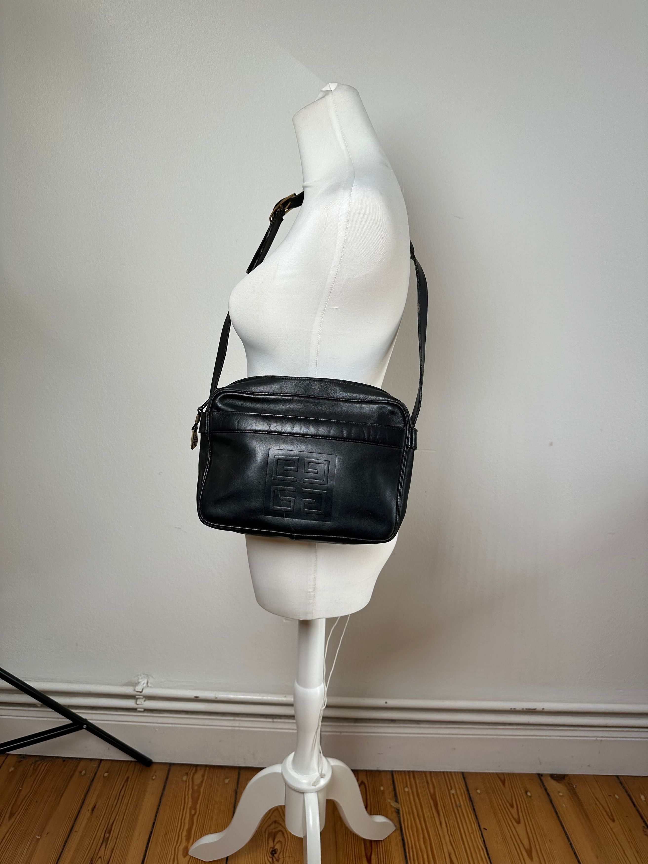 Givenchy Vintage Leather Shoulder Bag Black Size ONE SIZE - 5 Thumbnail