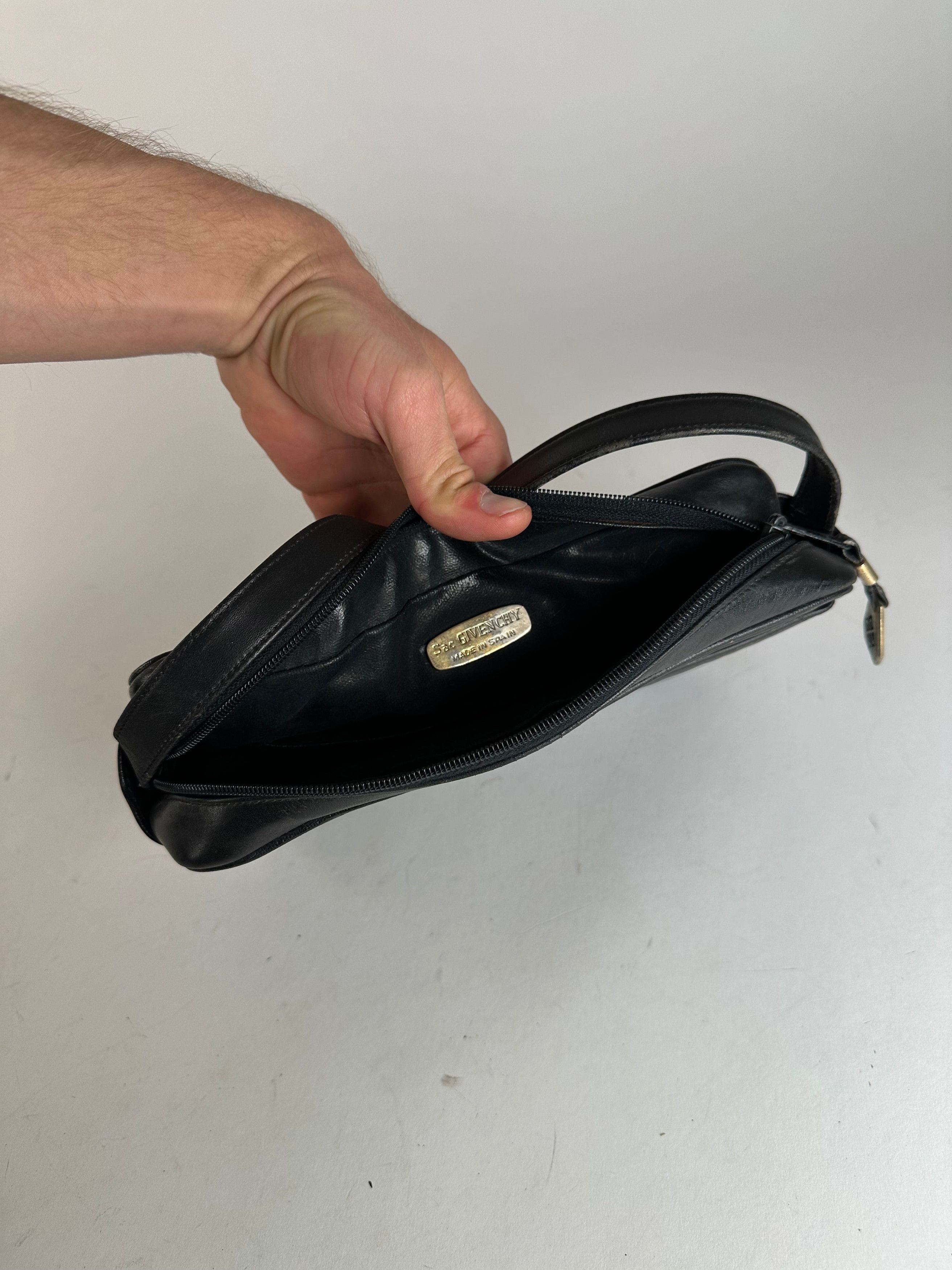 Givenchy Vintage Leather Shoulder Bag Black Size ONE SIZE - 3 Thumbnail