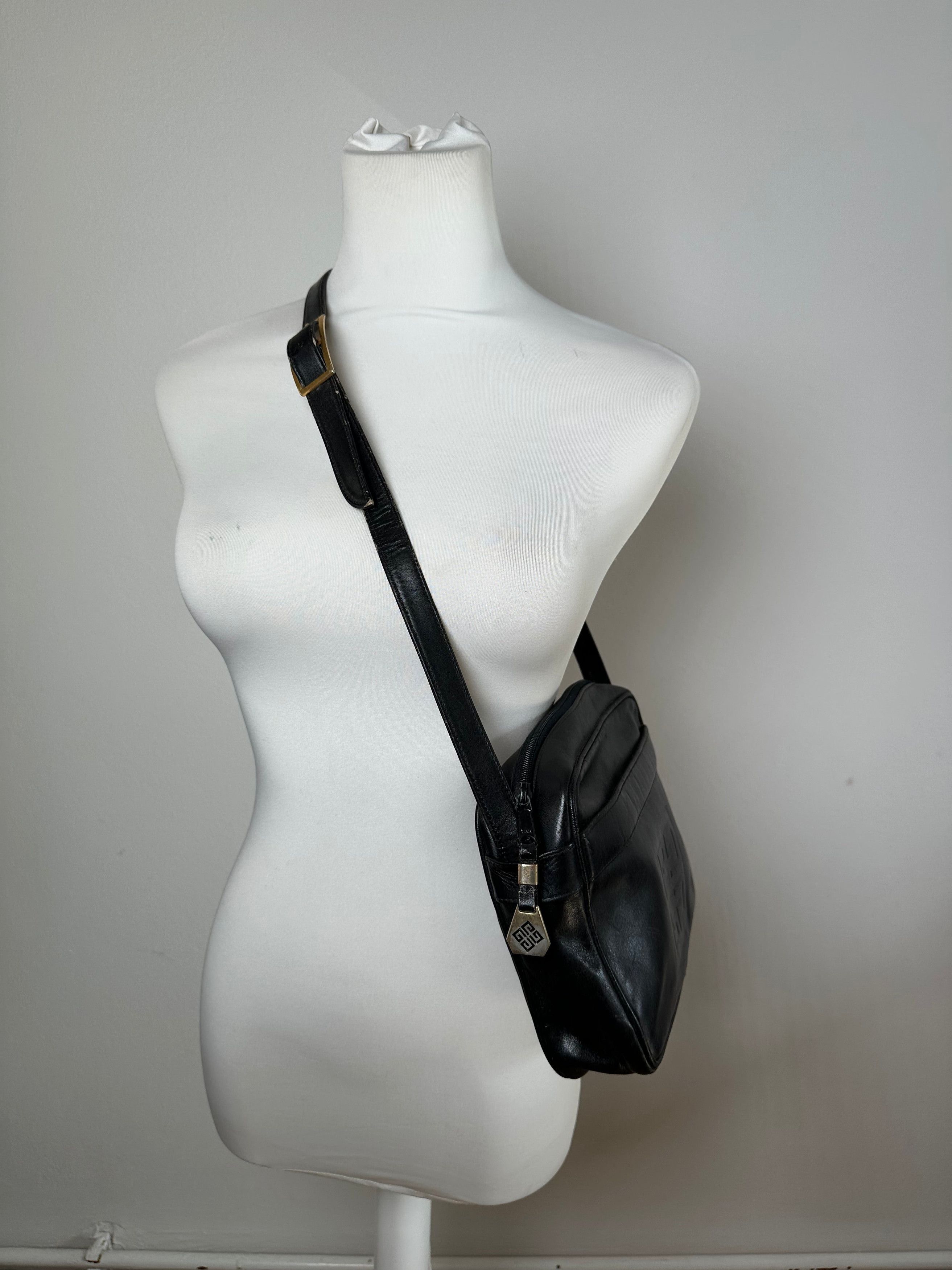 Givenchy Vintage Leather Shoulder Bag Black Size ONE SIZE - 4 Thumbnail