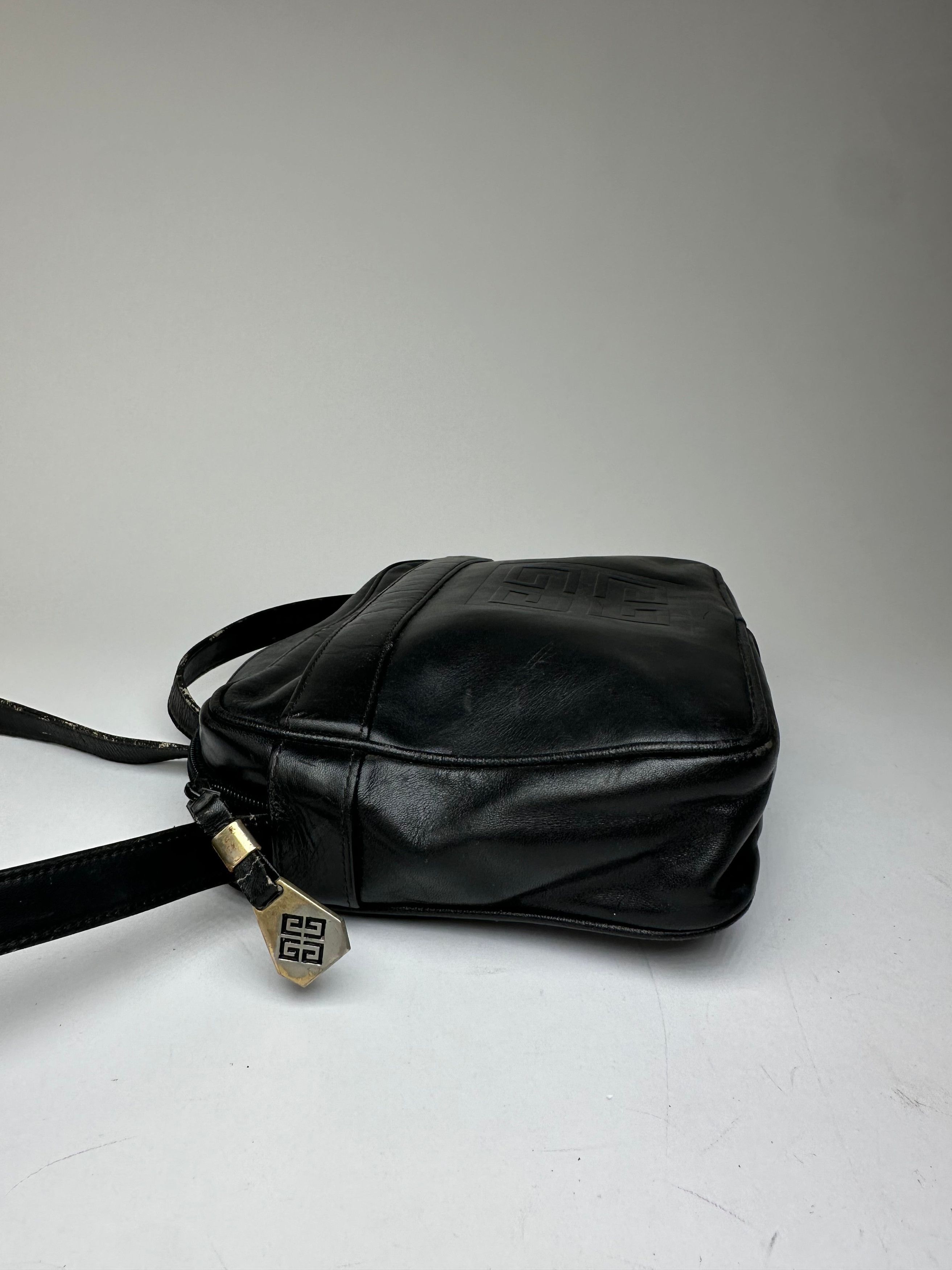 Givenchy Vintage Leather Shoulder Bag Black Size ONE SIZE - 7 Thumbnail