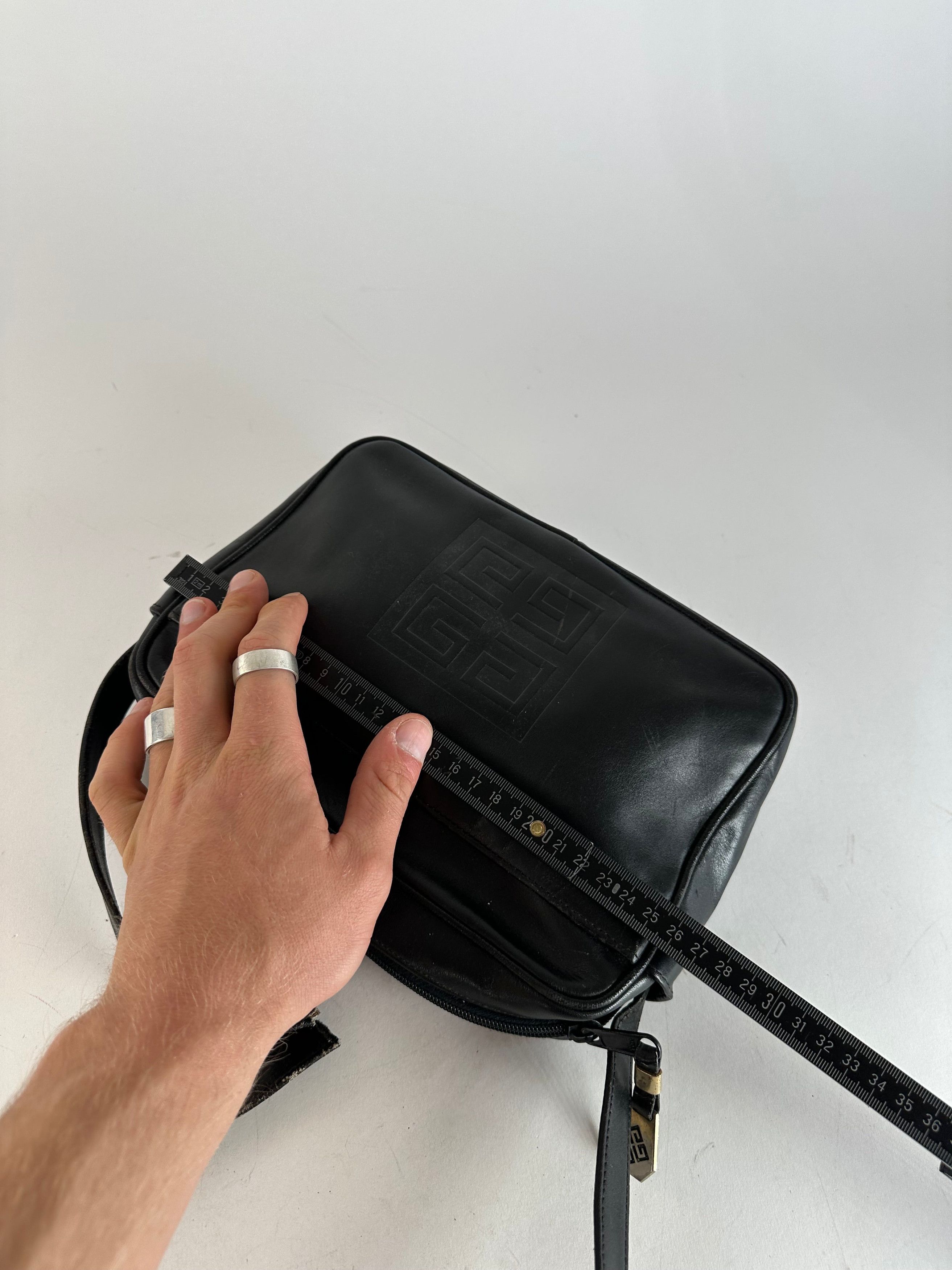 Givenchy Vintage Leather Shoulder Bag Black Size ONE SIZE - 12 Thumbnail