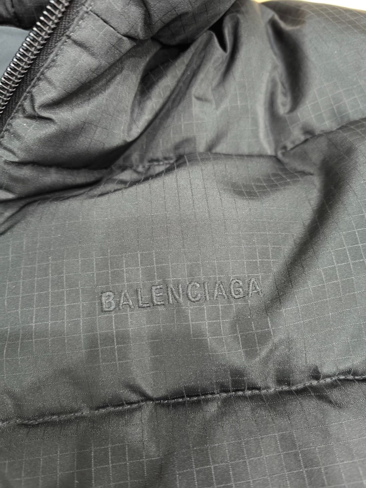 Balenciaga Balenciaga Down Cropped Black Heavy Coat xl Men Size US XL / EU 56 / 4 - 4 Thumbnail