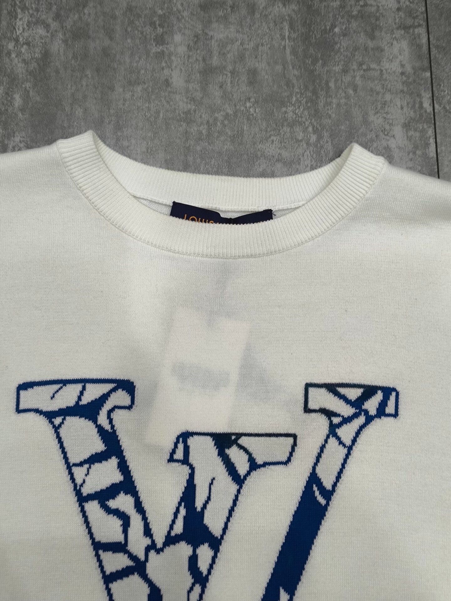 Louis Vuitton Louis Vuitton Retro White T-Shirt l Men Size US L / EU 52-54 / 3 - 3 Thumbnail