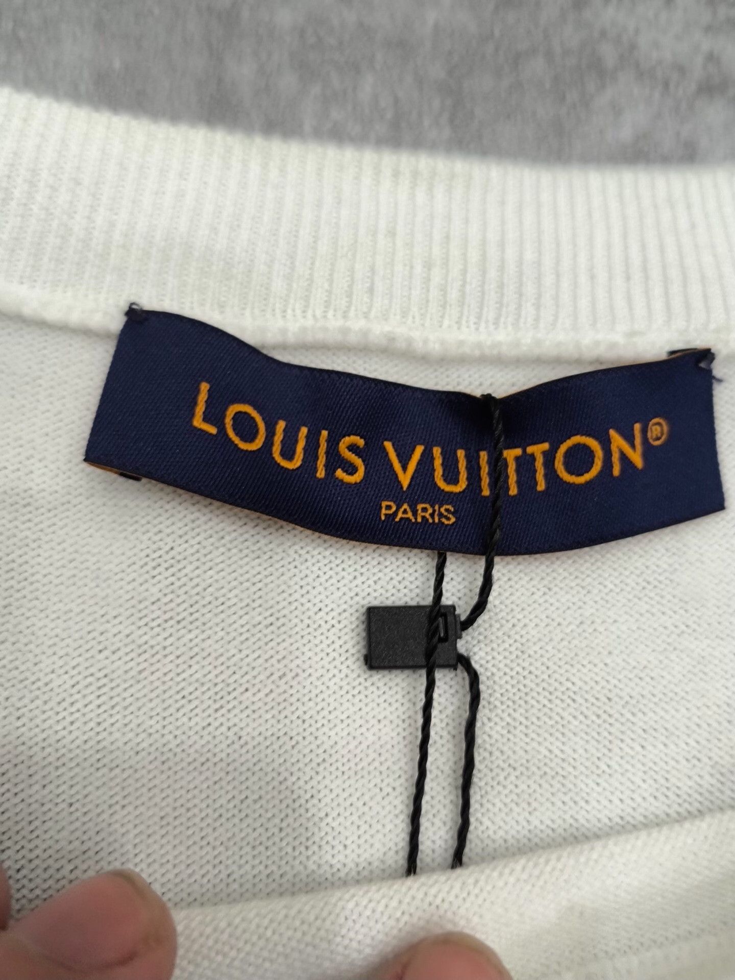 Louis Vuitton Louis Vuitton Retro White T-Shirt l Men Size US L / EU 52-54 / 3 - 4 Thumbnail