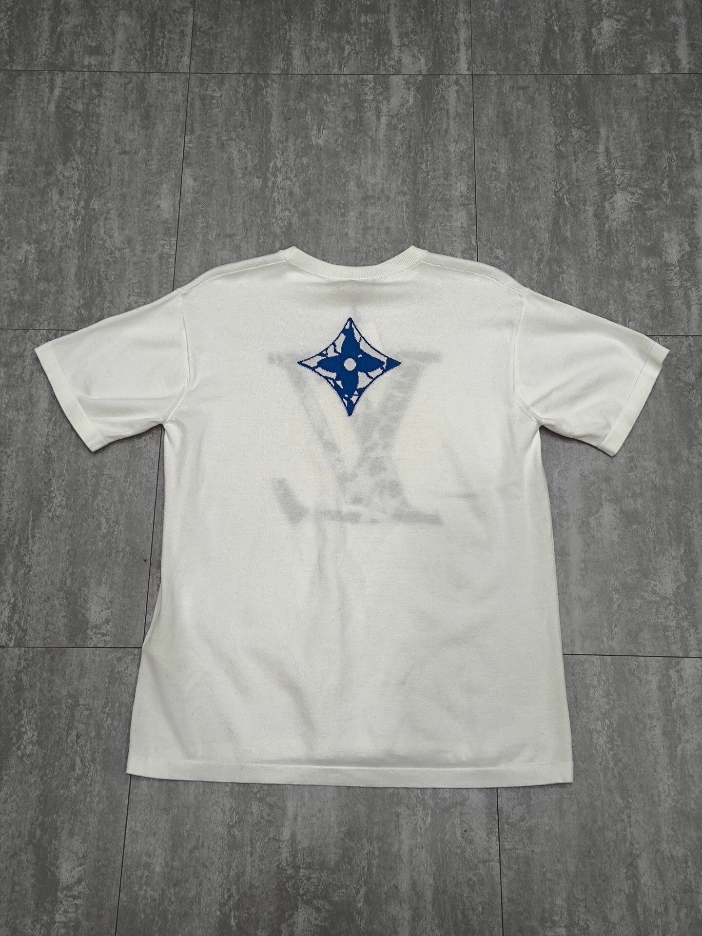 Louis Vuitton Louis Vuitton Retro White T-Shirt l Men Size US L / EU 52-54 / 3 - 2 Thumbnail