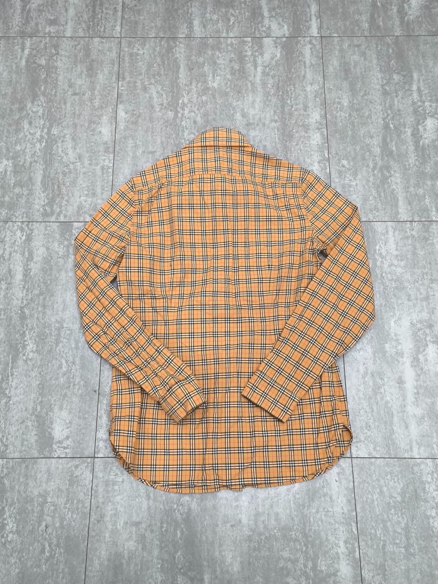 Burberry Burberry Plaid Button Up S Women Size S / US 4 / IT 40 - 2 Thumbnail