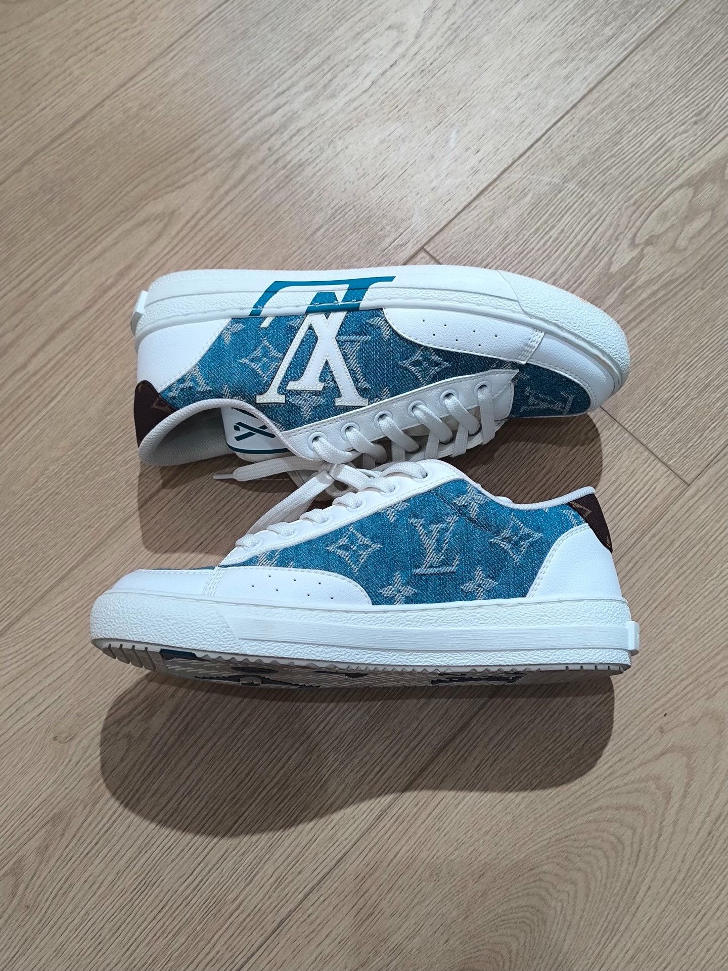 Louis Vuitton Louis Vuitton Collab Blue Lowtop Sneakers us_5 Women Size US 5 / IT 35 - 3 Thumbnail