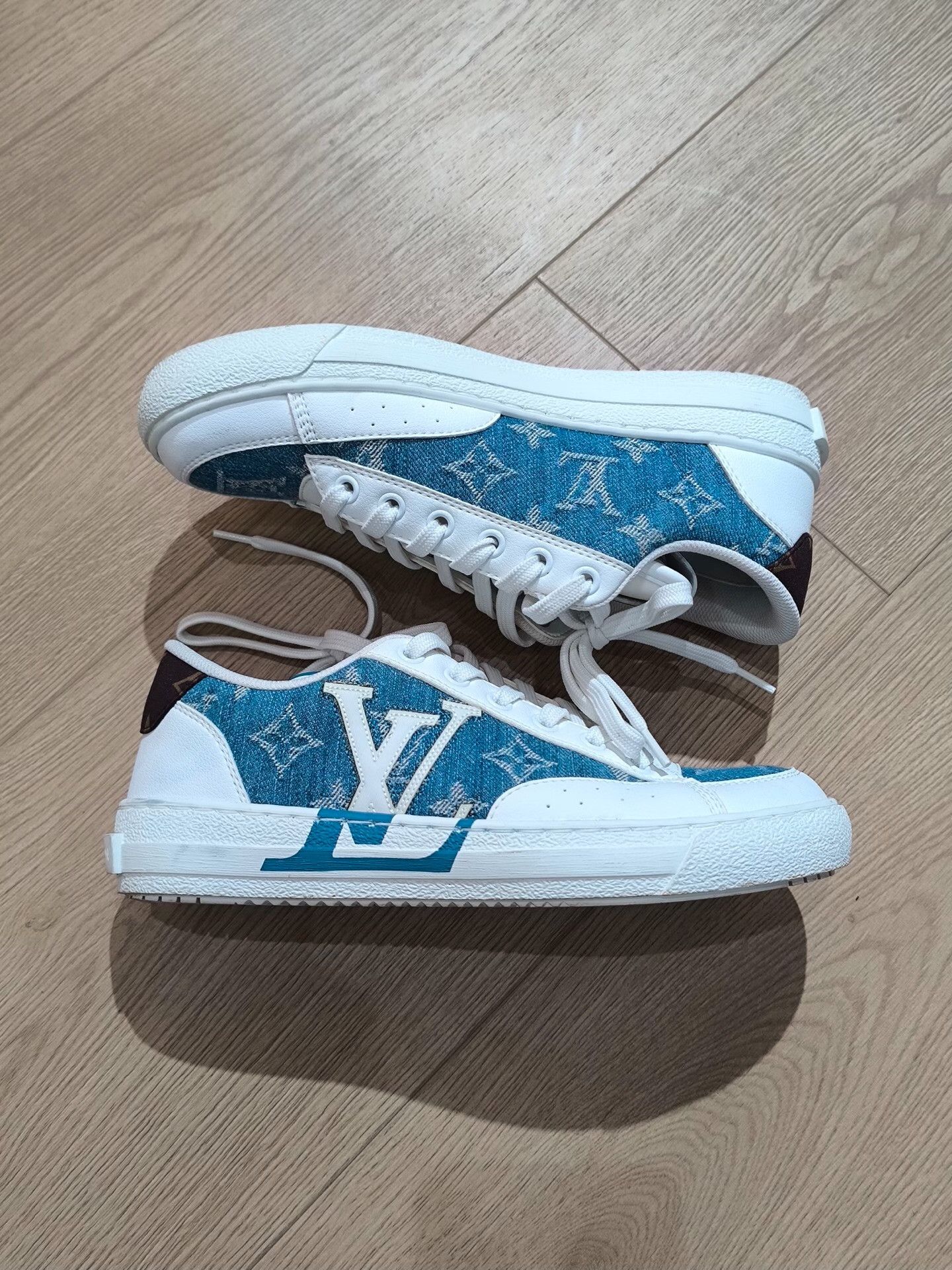 Louis Vuitton Louis Vuitton Collab Blue Lowtop Sneakers us_5 Women Size US 5 / IT 35 - 4 Thumbnail