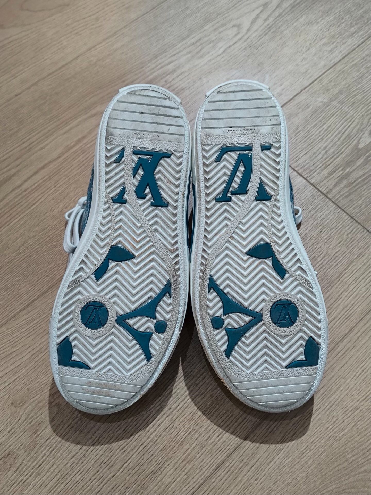 Louis Vuitton Louis Vuitton Collab Blue Lowtop Sneakers us_5 Women Size US 5 / IT 35 - 6 Thumbnail
