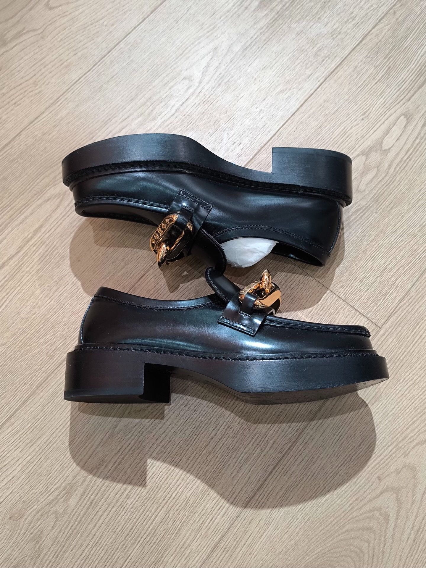 Louis Vuitton Louis Vuitton Black Lowtop Sneakers us_6 Women Size US 6 / IT 36 - 4 Thumbnail