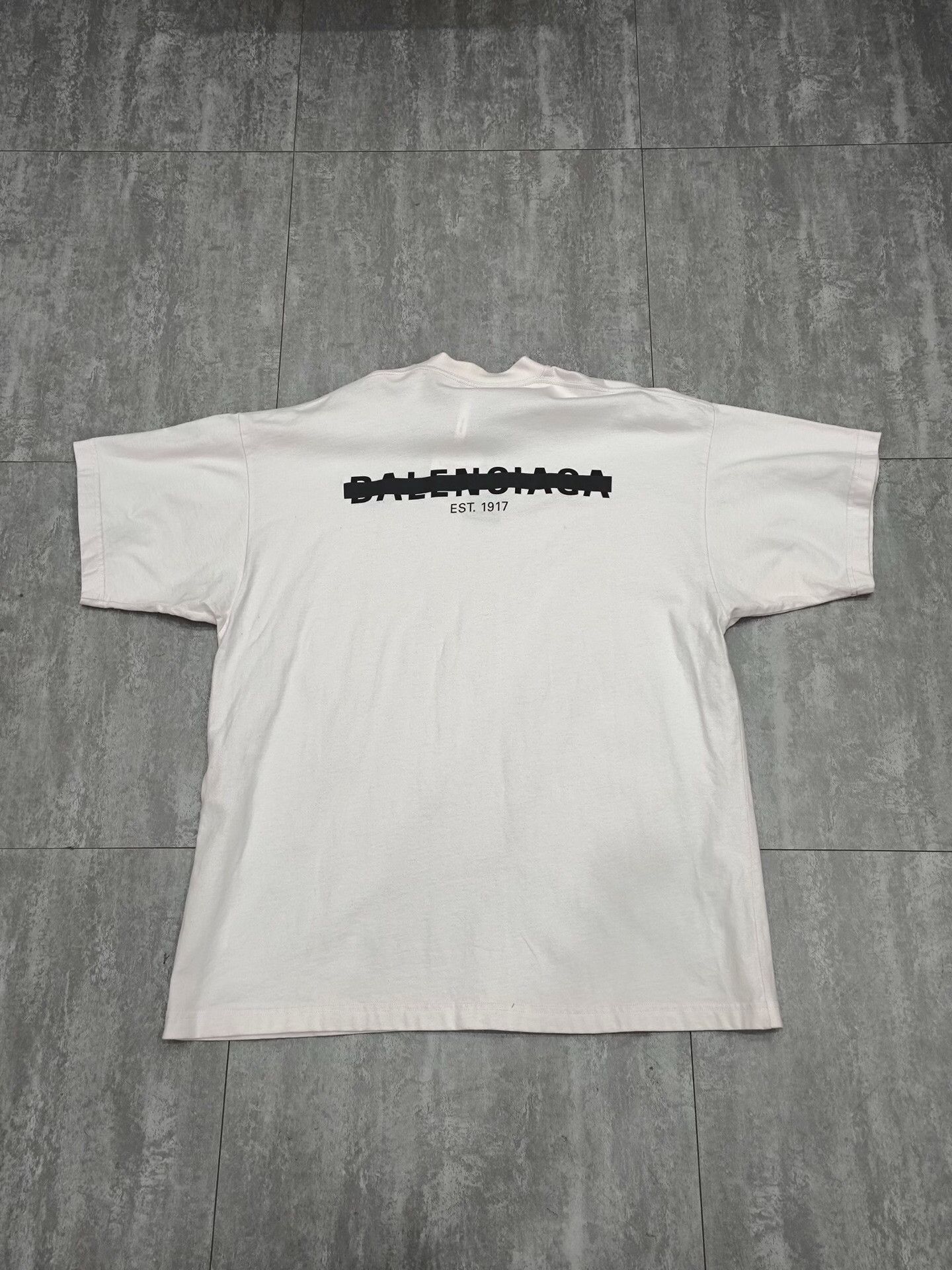 Balenciaga Balenciaga White T-Shirt l Men Size US L / EU 52-54 / 3 - 2 Thumbnail