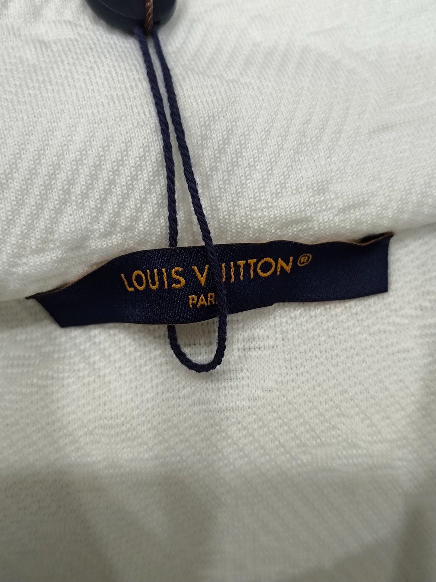 Louis Vuitton Louis Vuitton White Light Jacket xl Men Size US XL / EU 56 / 4 - 5 Thumbnail