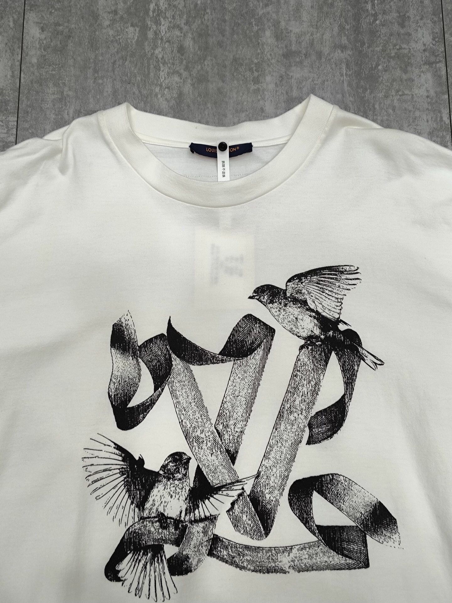 Louis Vuitton Louis Vuitton White T-Shirt xl Men Size US XL / EU 56 / 4 - 3 Thumbnail