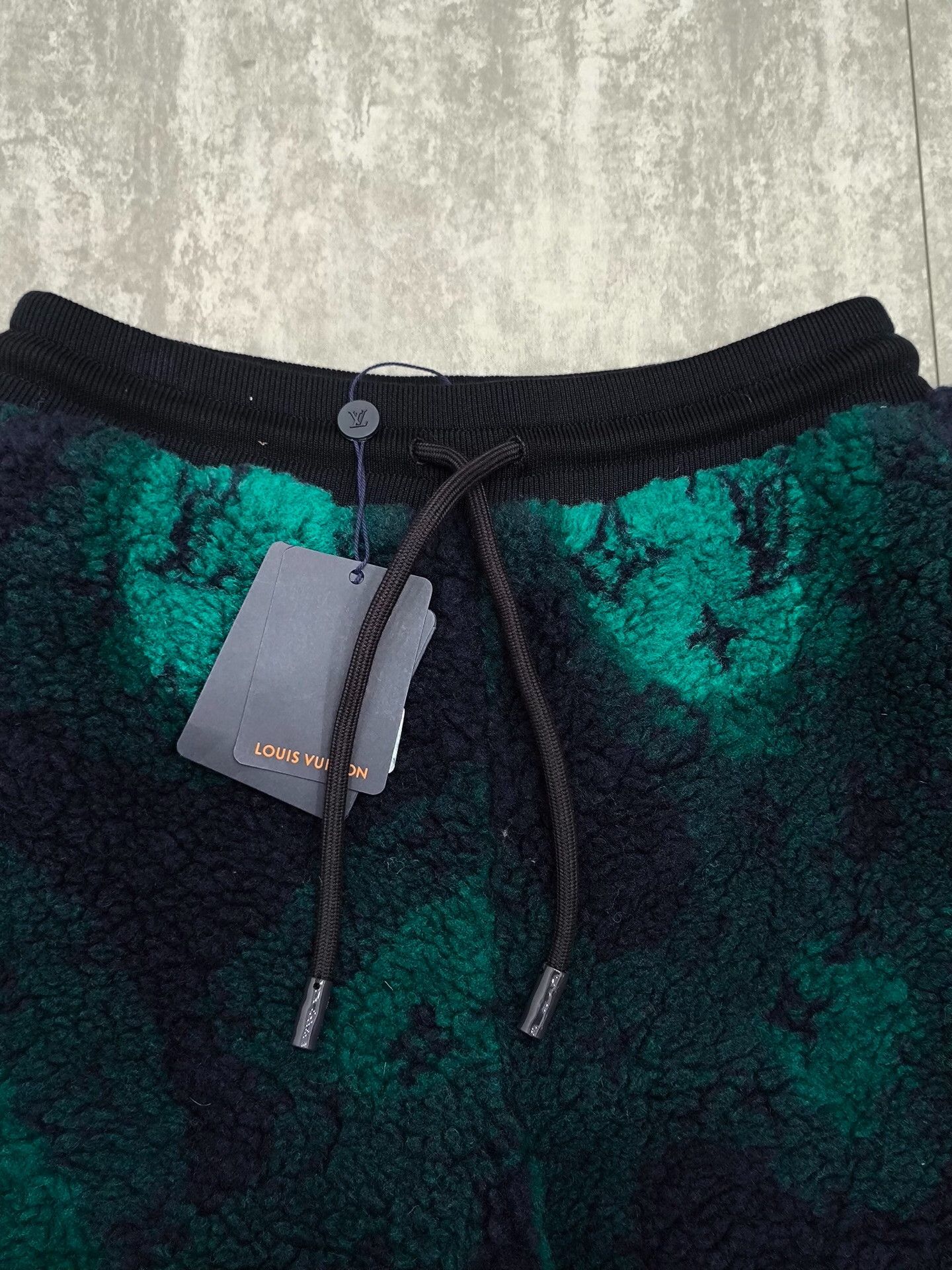 Louis Vuitton Louis Vuitton Retro Multi Sweatpants 32 Men Size US 32 / EU 48 - 3 Thumbnail