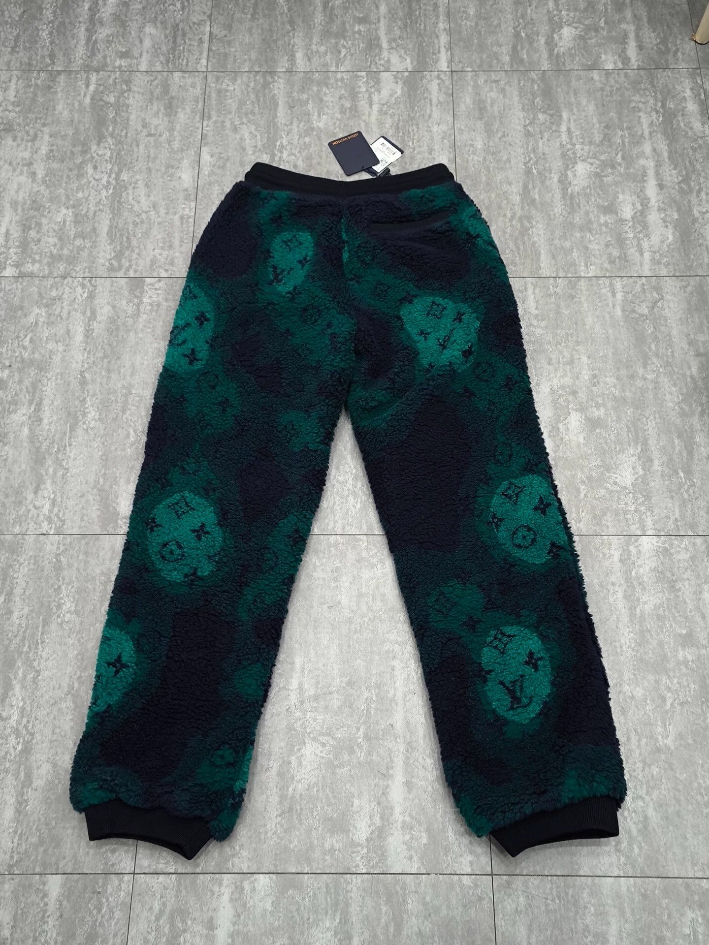 Louis Vuitton Louis Vuitton Retro Multi Sweatpants 32 Men Size US 32 / EU 48 - 2 Thumbnail