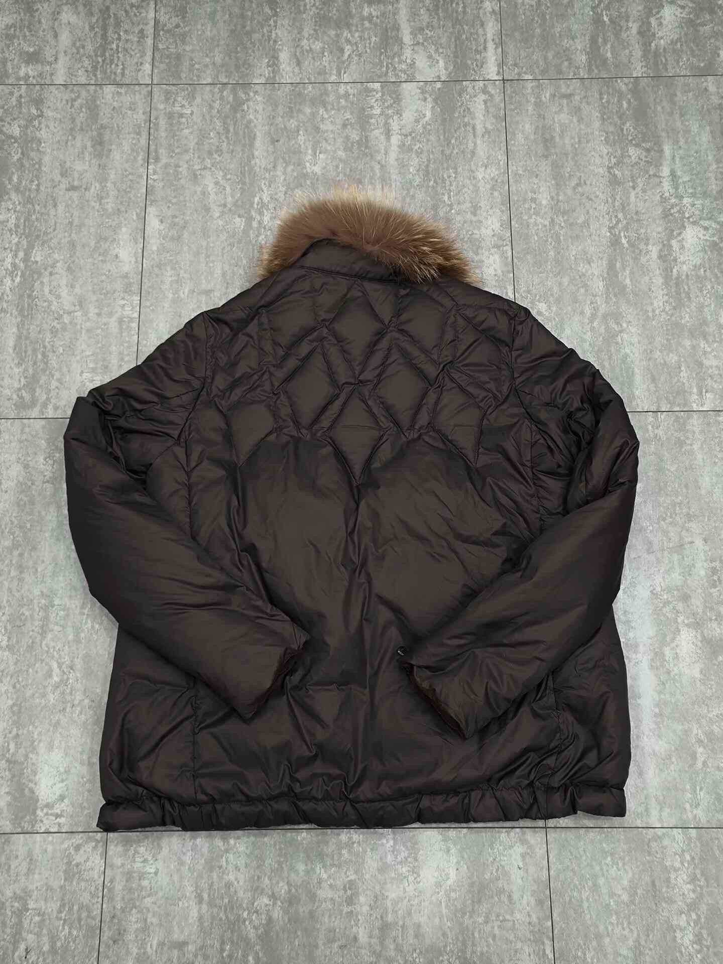 Brunello Cucinelli Brunello Cucinelli Down Brown Down Jacket M Women Size M / US 6-8 / IT 42-44 - 2 Thumbnail