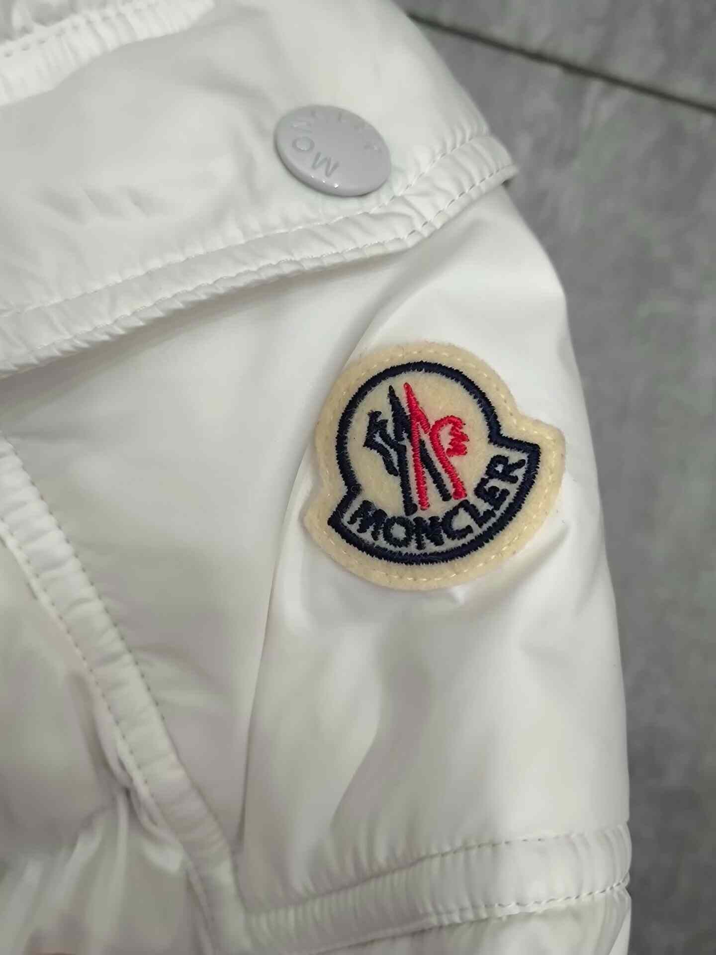 Moncler Moncler Down White Heavy Coat m Men Size US M / EU 48-50 / 2 - 3 Thumbnail