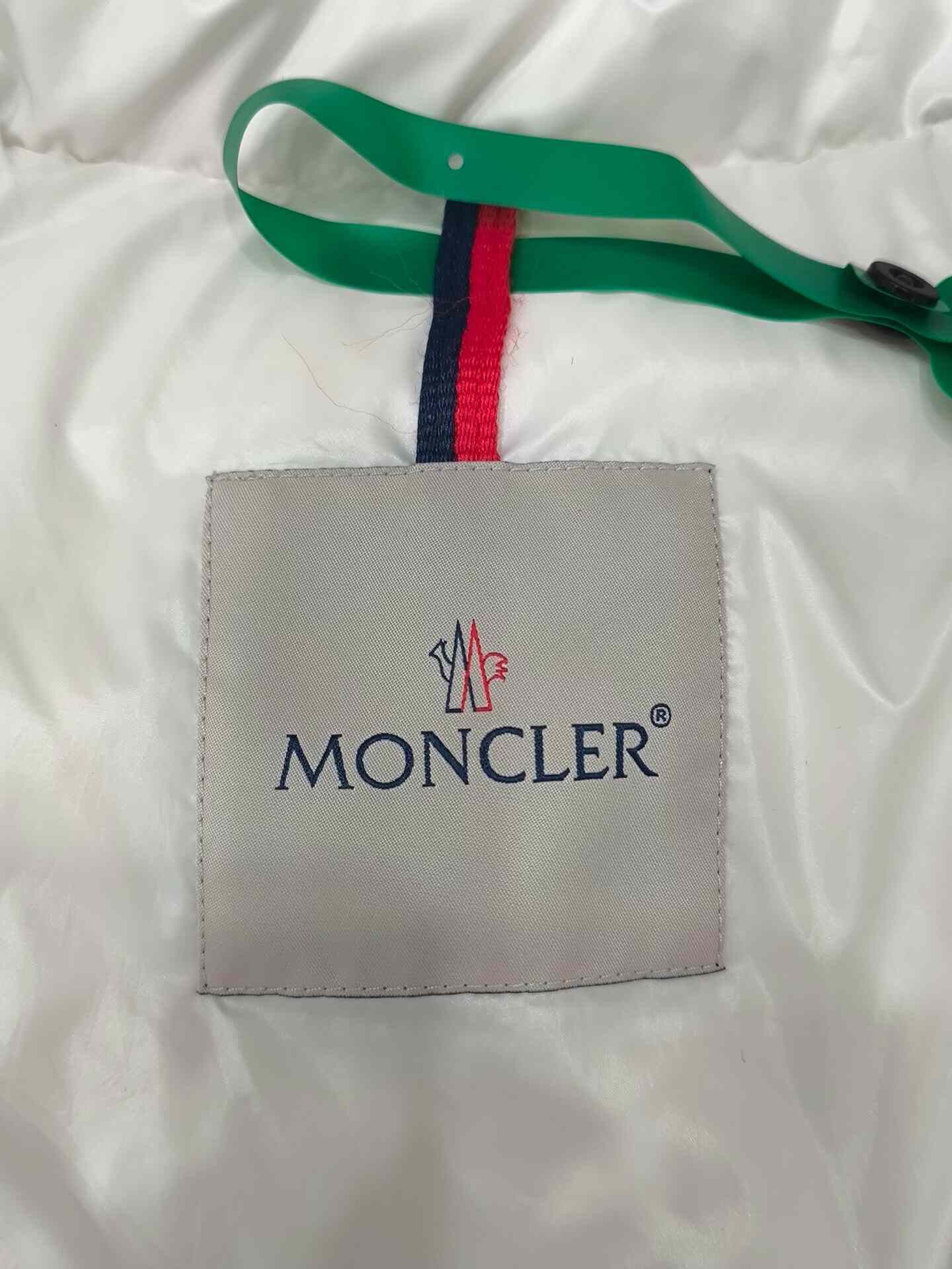 Moncler Moncler Down White Heavy Coat m Men Size US M / EU 48-50 / 2 - 5 Thumbnail
