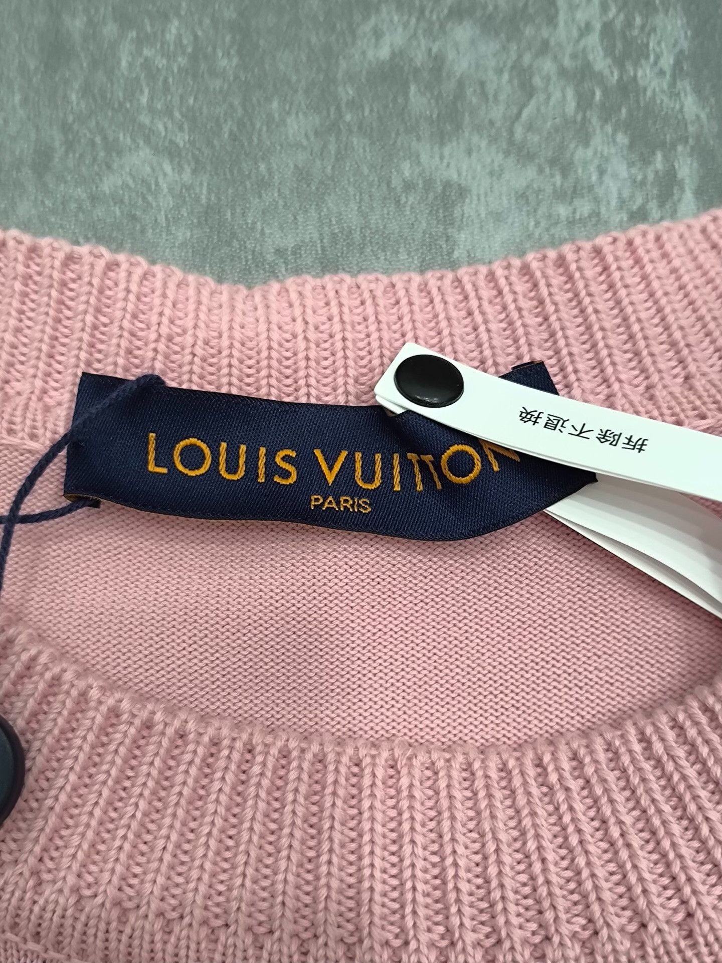 Louis Vuitton Louis Vuitton Embroidered Pink T-Shirt l Men Size US L / EU 52-54 / 3 - 4 Thumbnail