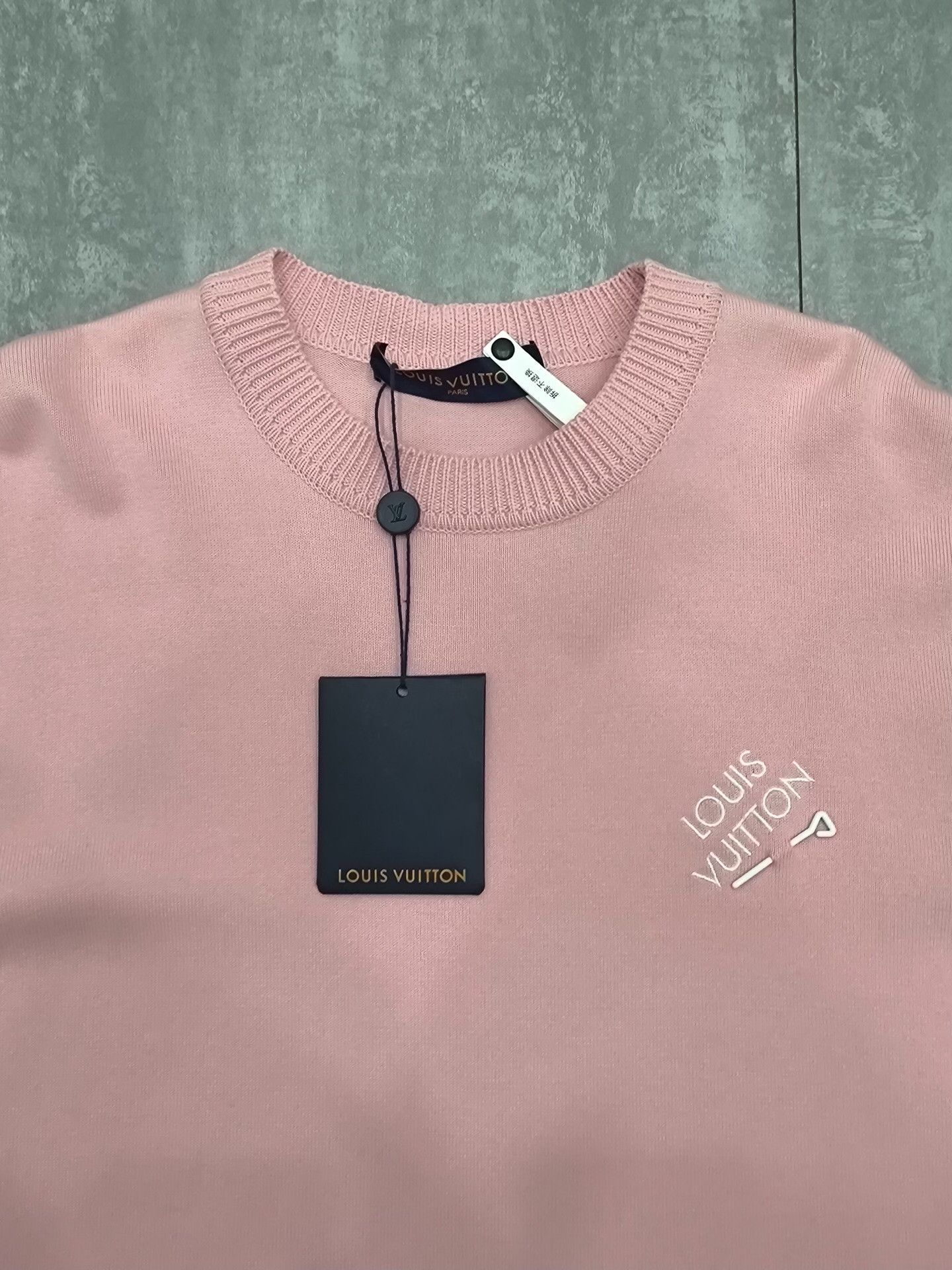 Louis Vuitton Louis Vuitton Embroidered Pink T-Shirt l Men Size US L / EU 52-54 / 3 - 3 Thumbnail