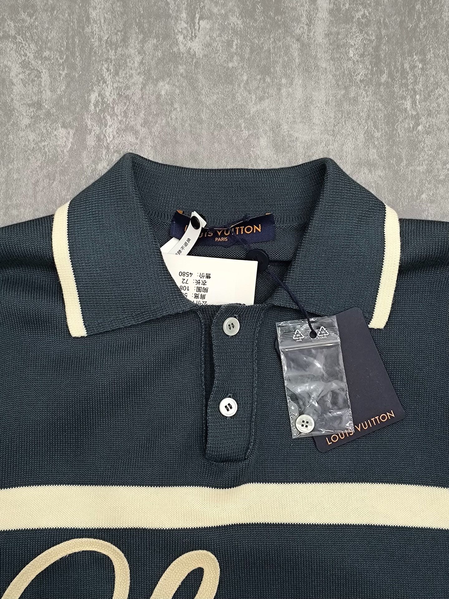 Louis Vuitton Louis Vuitton Green Polo s Men Size US S / EU 44-46 / 1 - 3 Thumbnail