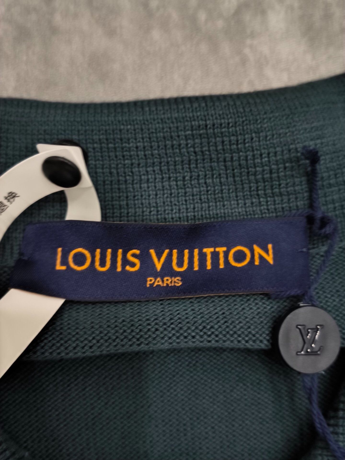 Louis Vuitton Louis Vuitton Green Polo s Men Size US S / EU 44-46 / 1 - 4 Thumbnail