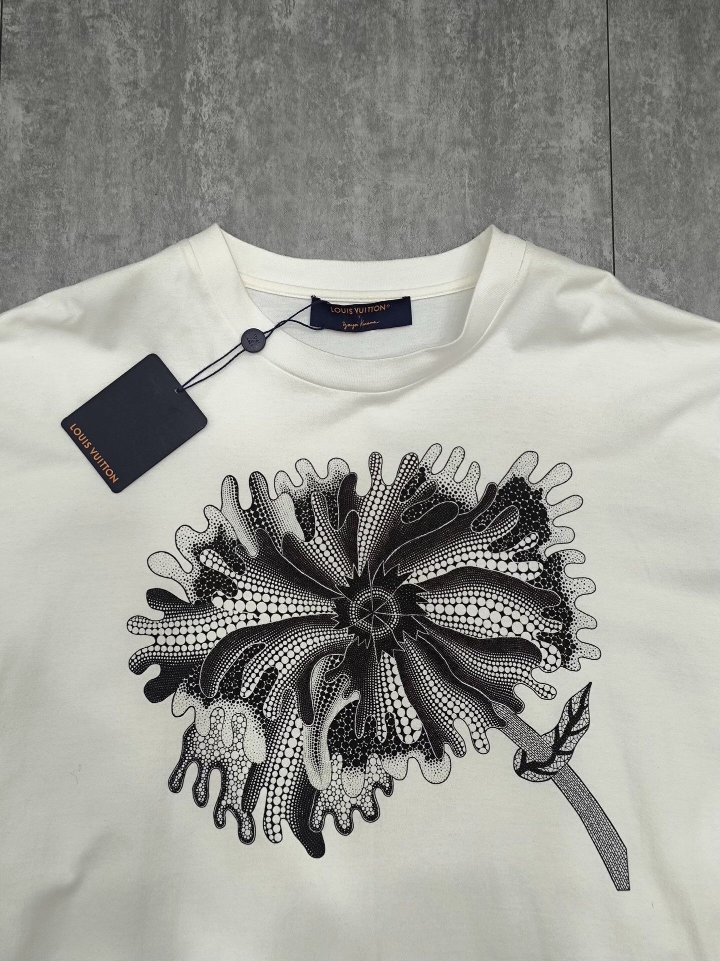 Louis Vuitton Louis Vuitton White T-Shirt s Men Size US S / EU 44-46 / 1 - 3 Thumbnail