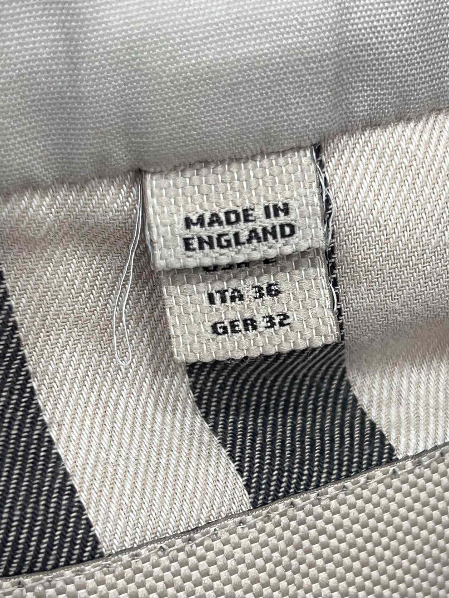 Burberry Burberry Cropped White Coat S Women Size S / US 4 / IT 40 - 4 Thumbnail