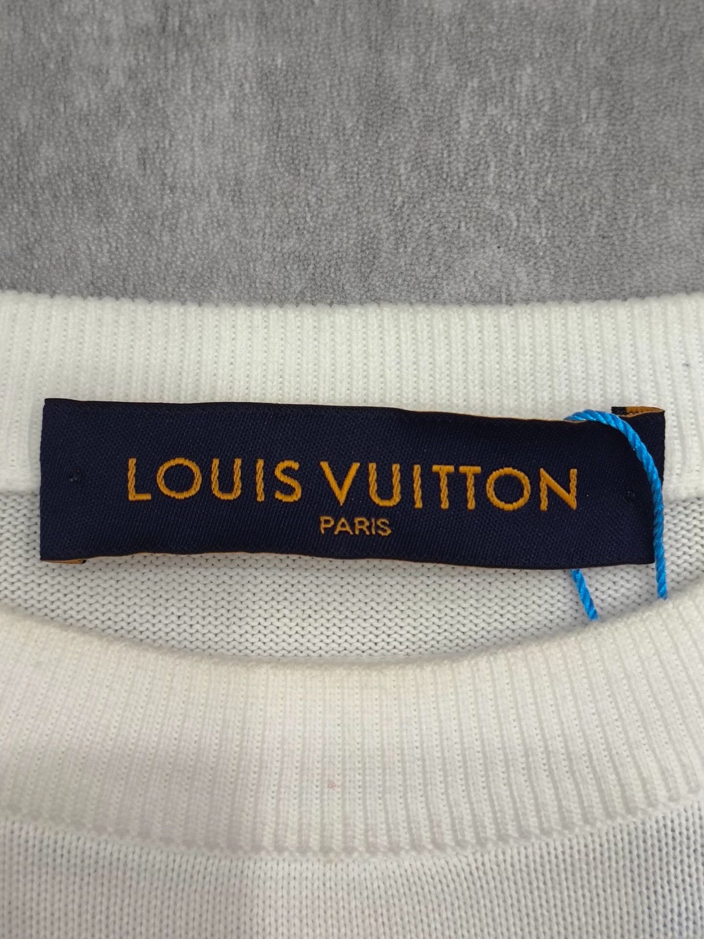 Louis Vuitton Louis Vuitton White T-Shirt s Men Size US S / EU 44-46 / 1 - 4 Thumbnail
