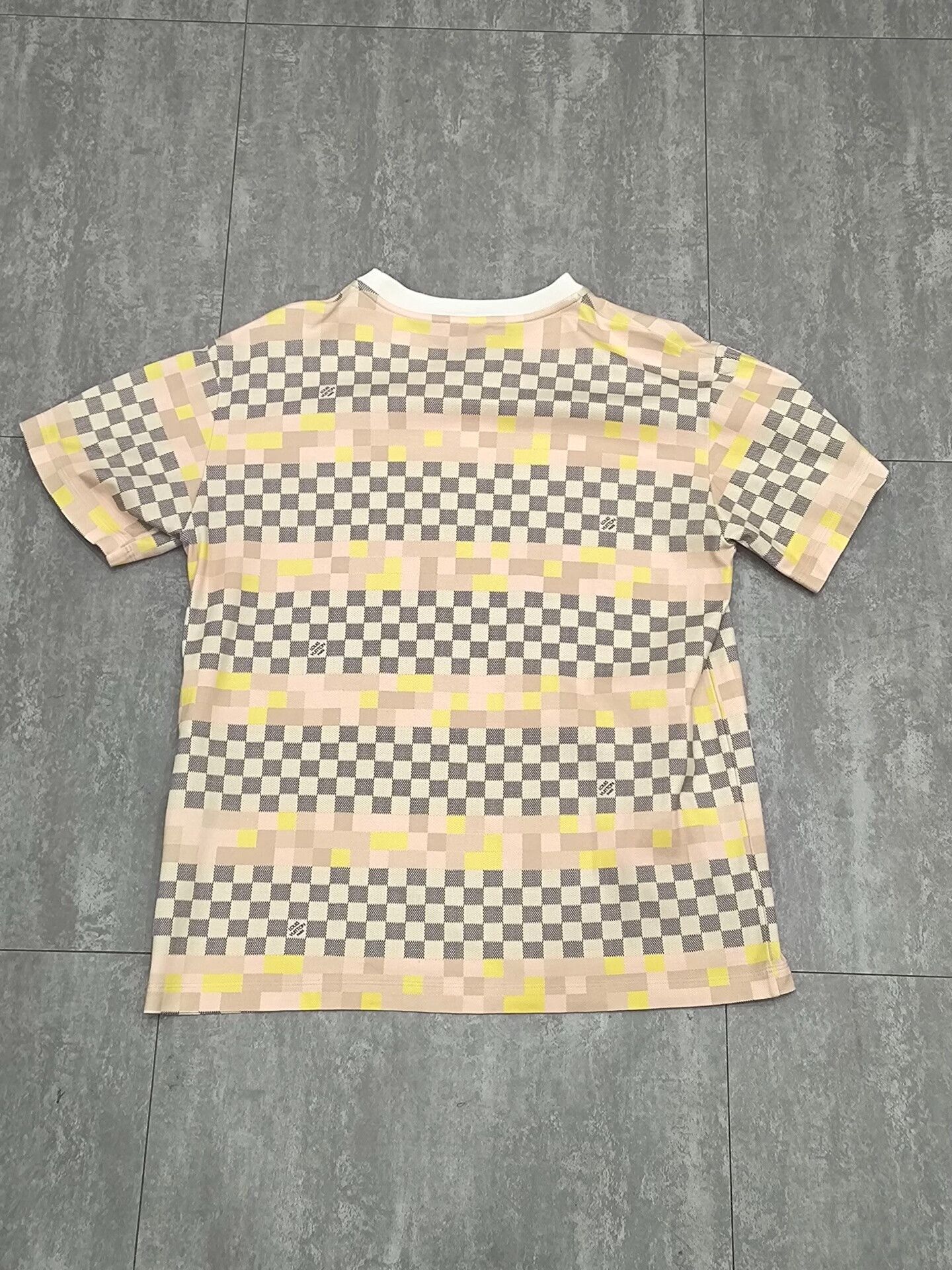 Louis Vuitton Louis Vuitton Checkered T-Shirt m Men Size US M / EU 48-50 / 2 - 2 Thumbnail