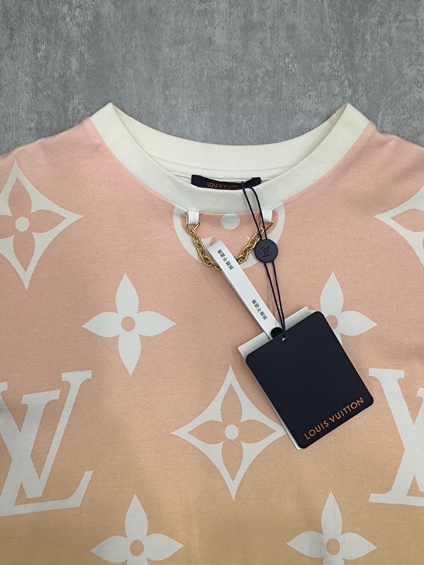 Louis Vuitton Louis Vuitton Tie-Dye Gradient Multi T-Shirt S Women Size S / US 4 / IT 40 - 3 Thumbnail